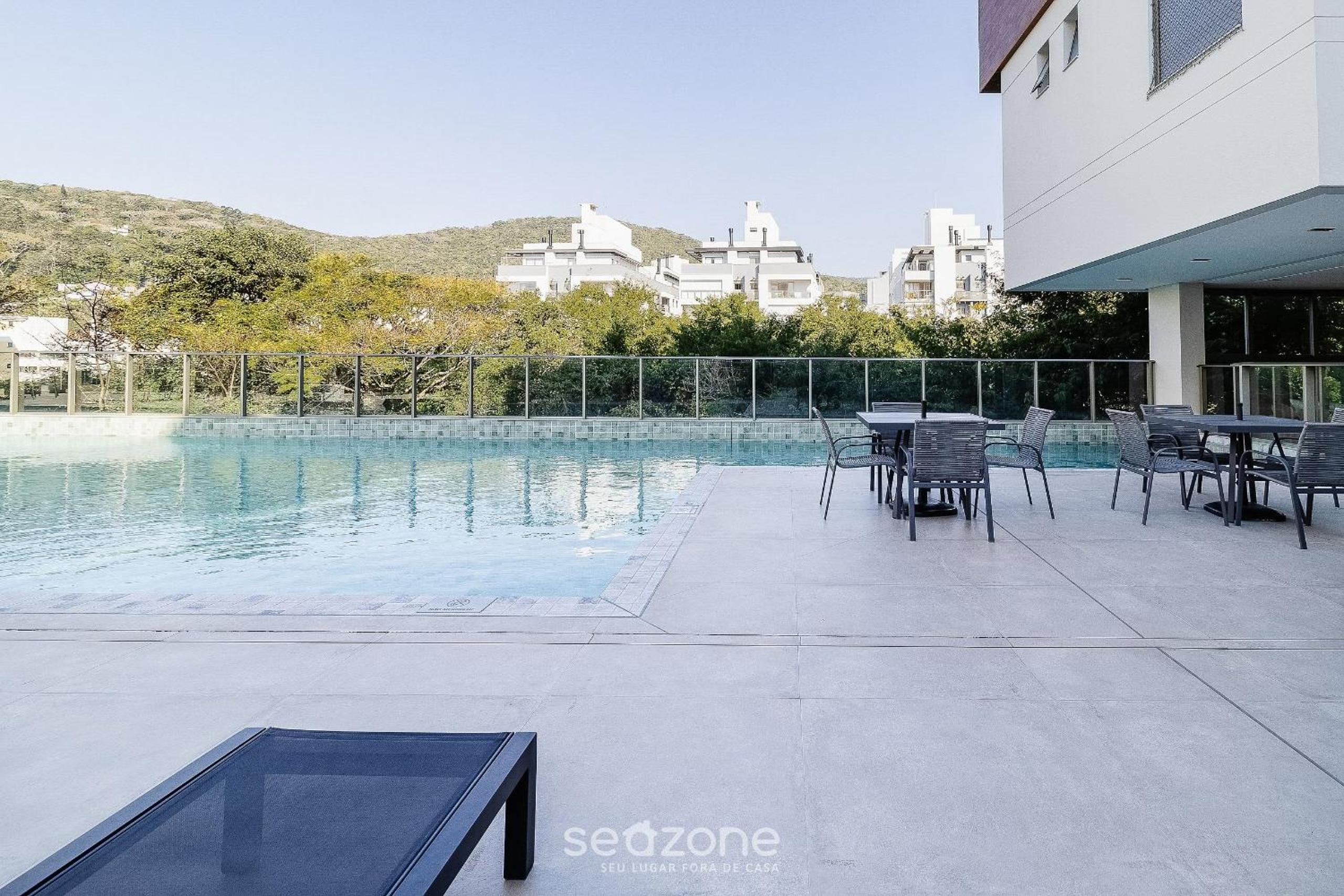 Stay in a building with a pool, gym, and leisure - SSL