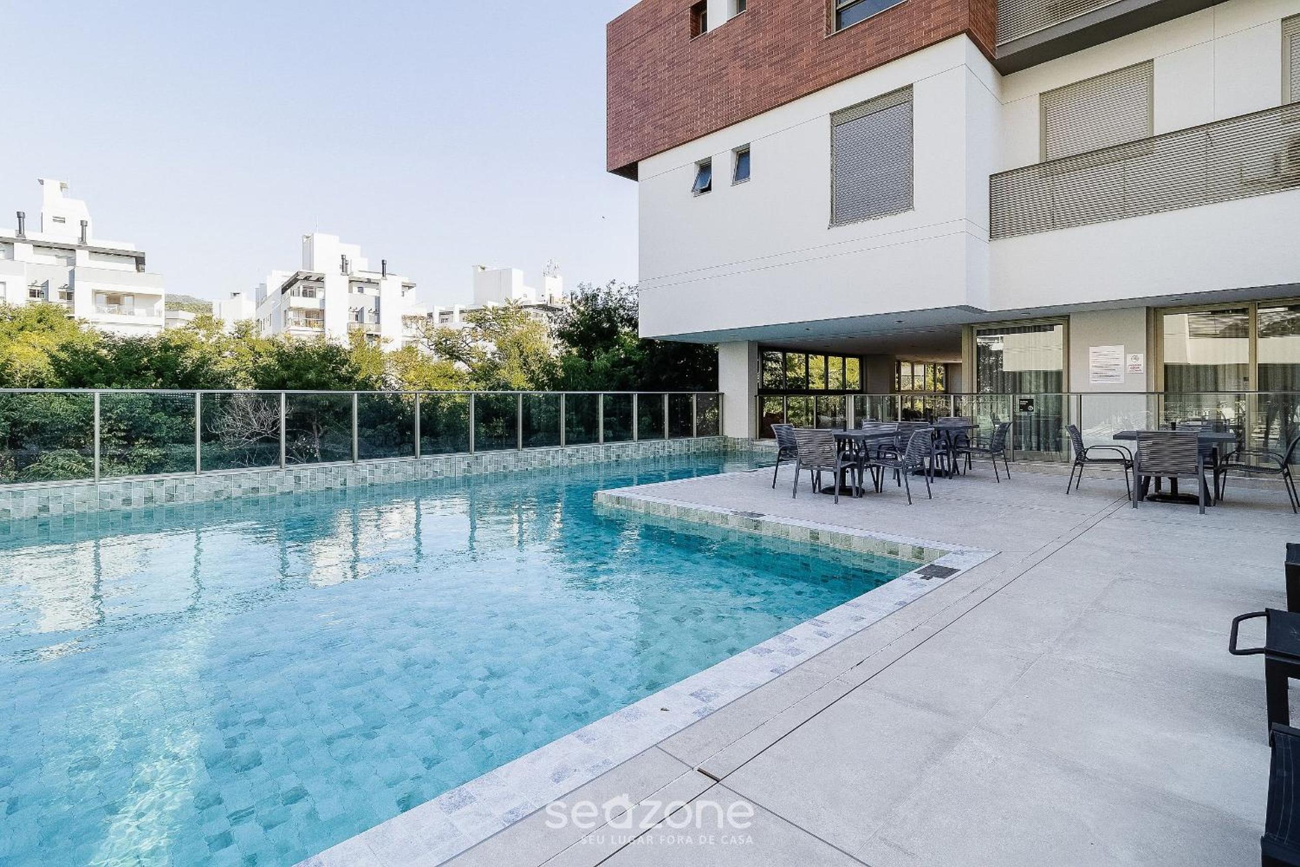 Stay in a building with a pool, gym, and leisure - SSL
