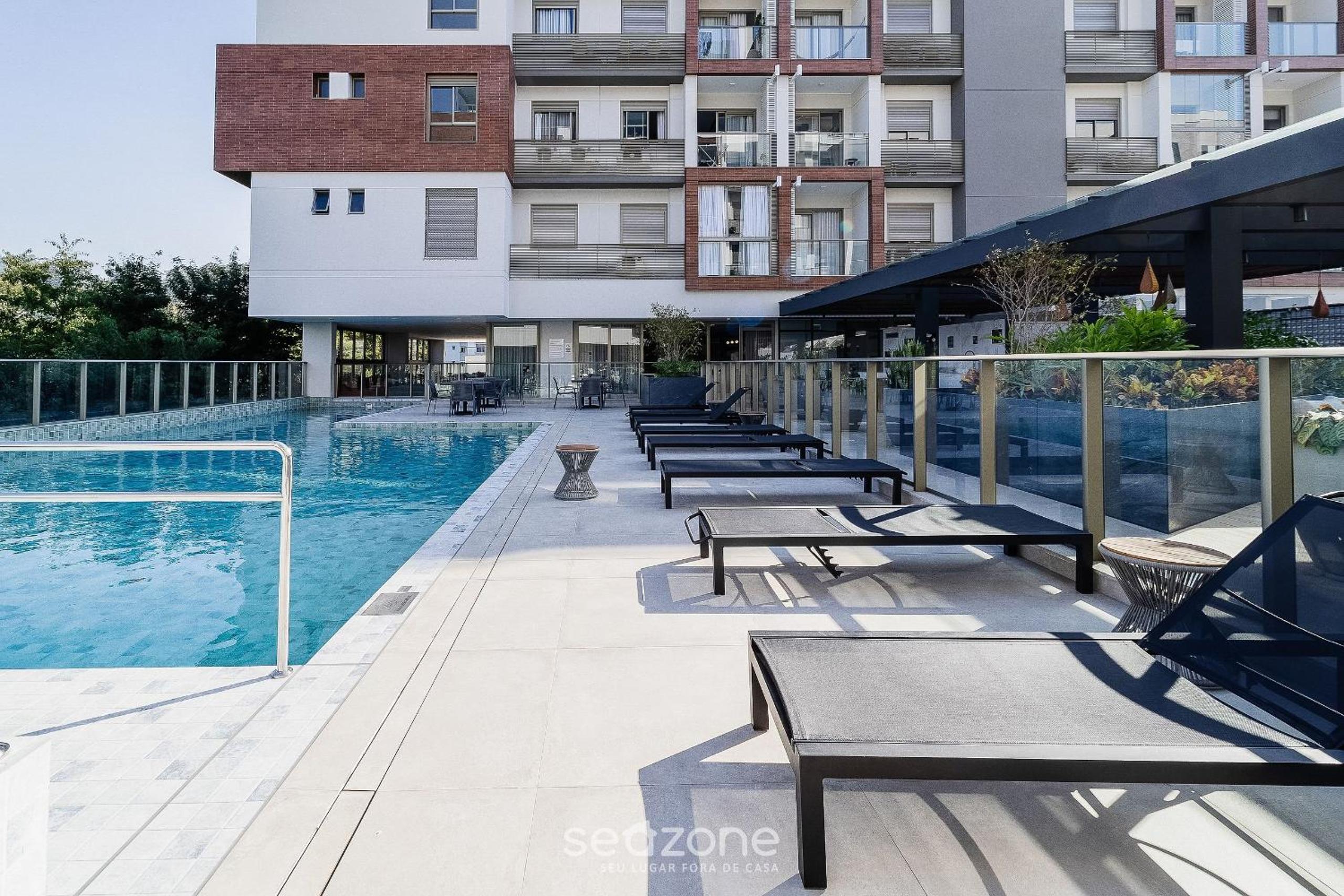 Stay in a building with a pool, gym, and leisure - SSL