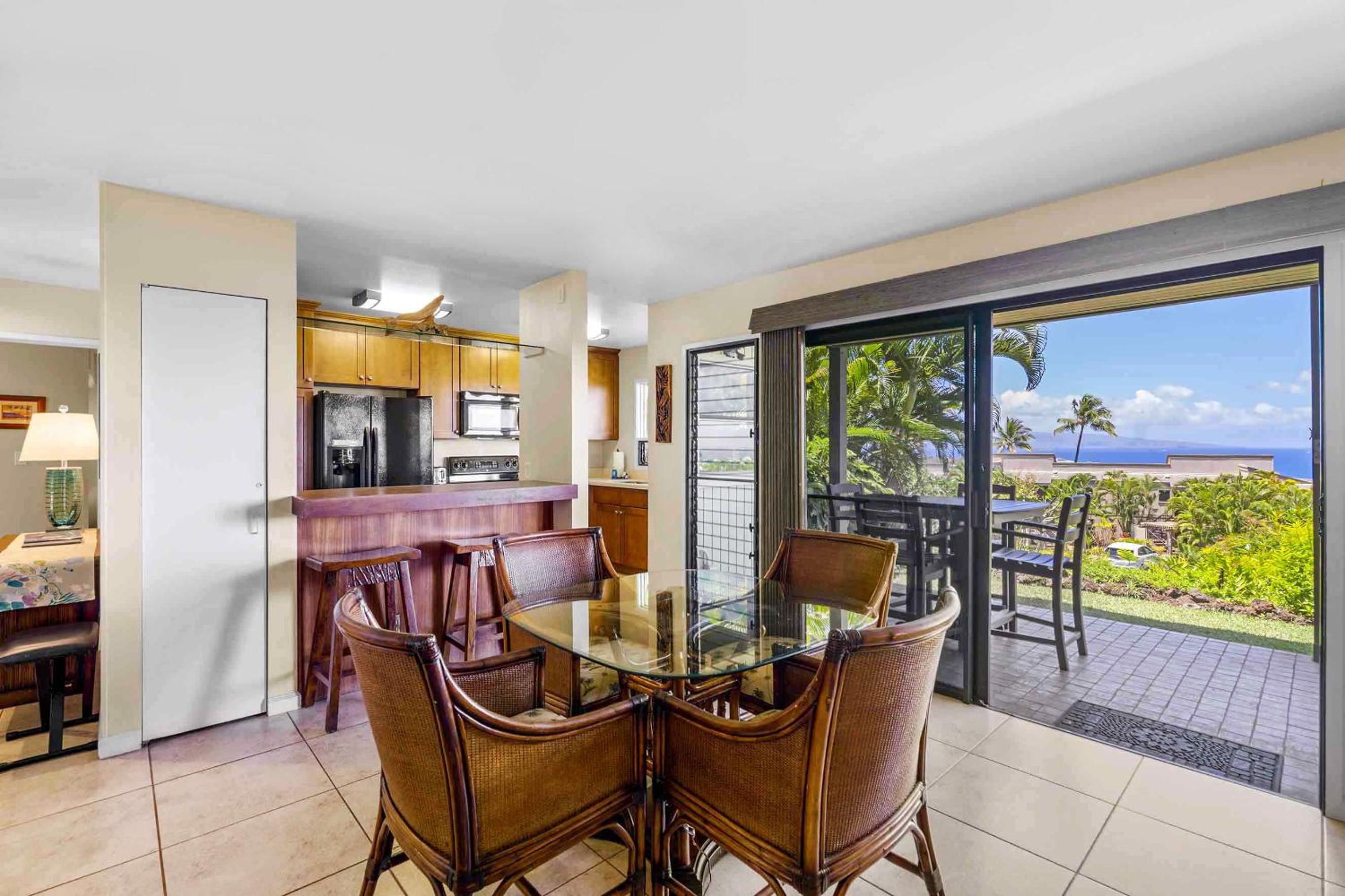 Wailea Ekolu 403, Prime Location, Stunning Ocean Views, Spacious Lanai, Split AC