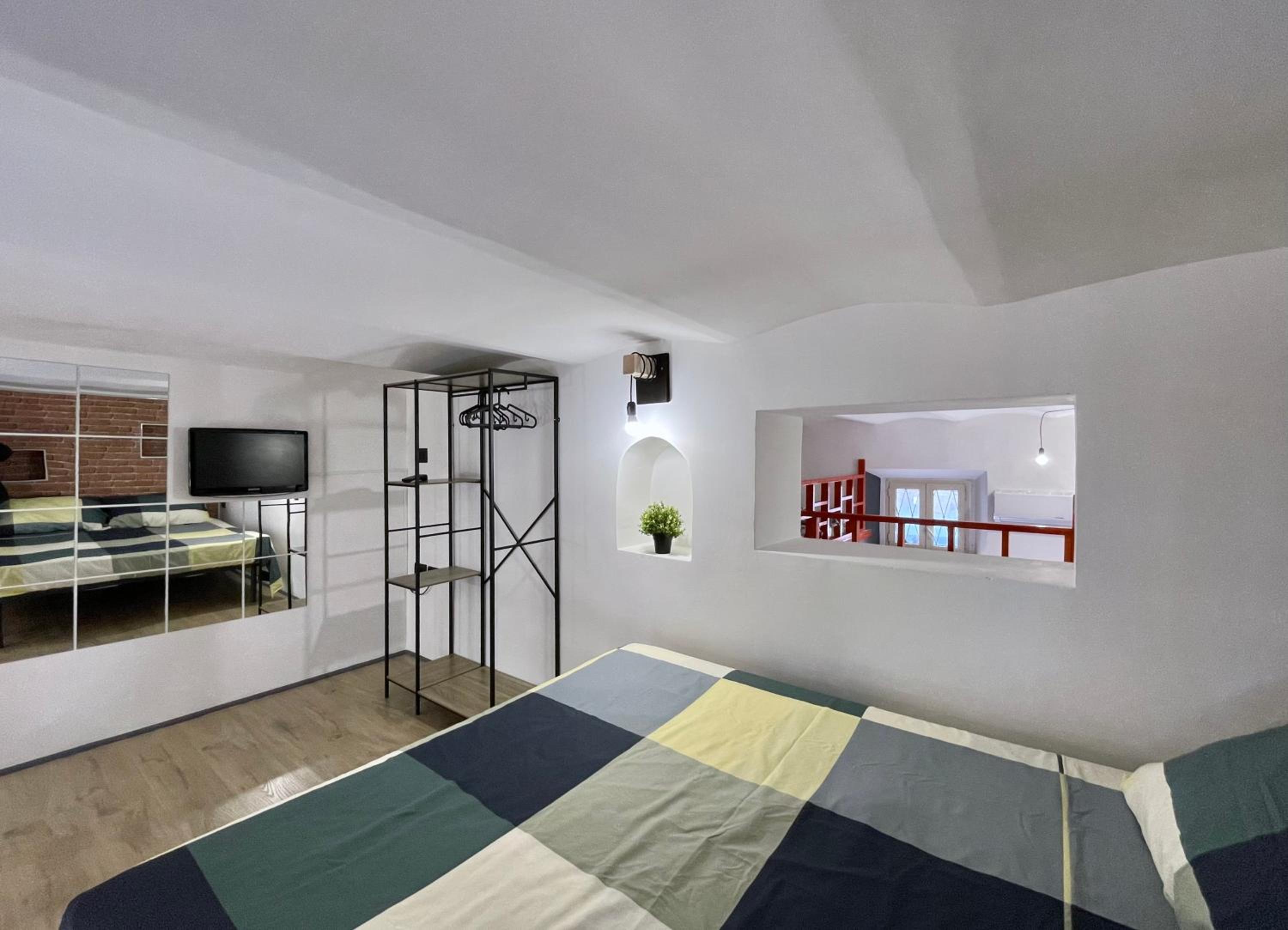 INDUSTRIAL HOUSE NETTUNO - al centro