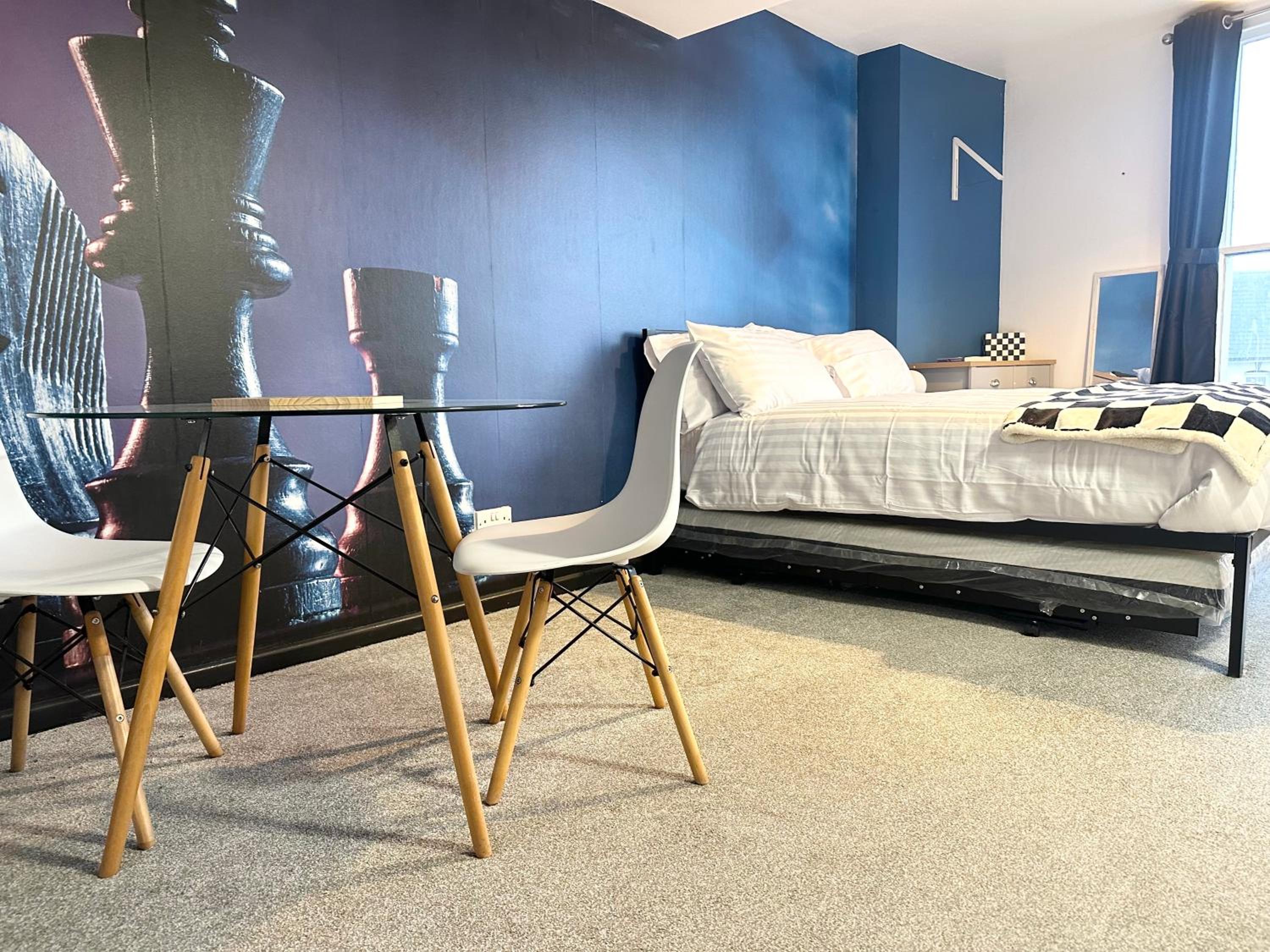 The Board Games Apartments - Brought to you by Coastline Retreats - Themed town centre apartments ALL WITH LUXURY 2 PERSON JACUZZI BATHS - 5 mins walk to t