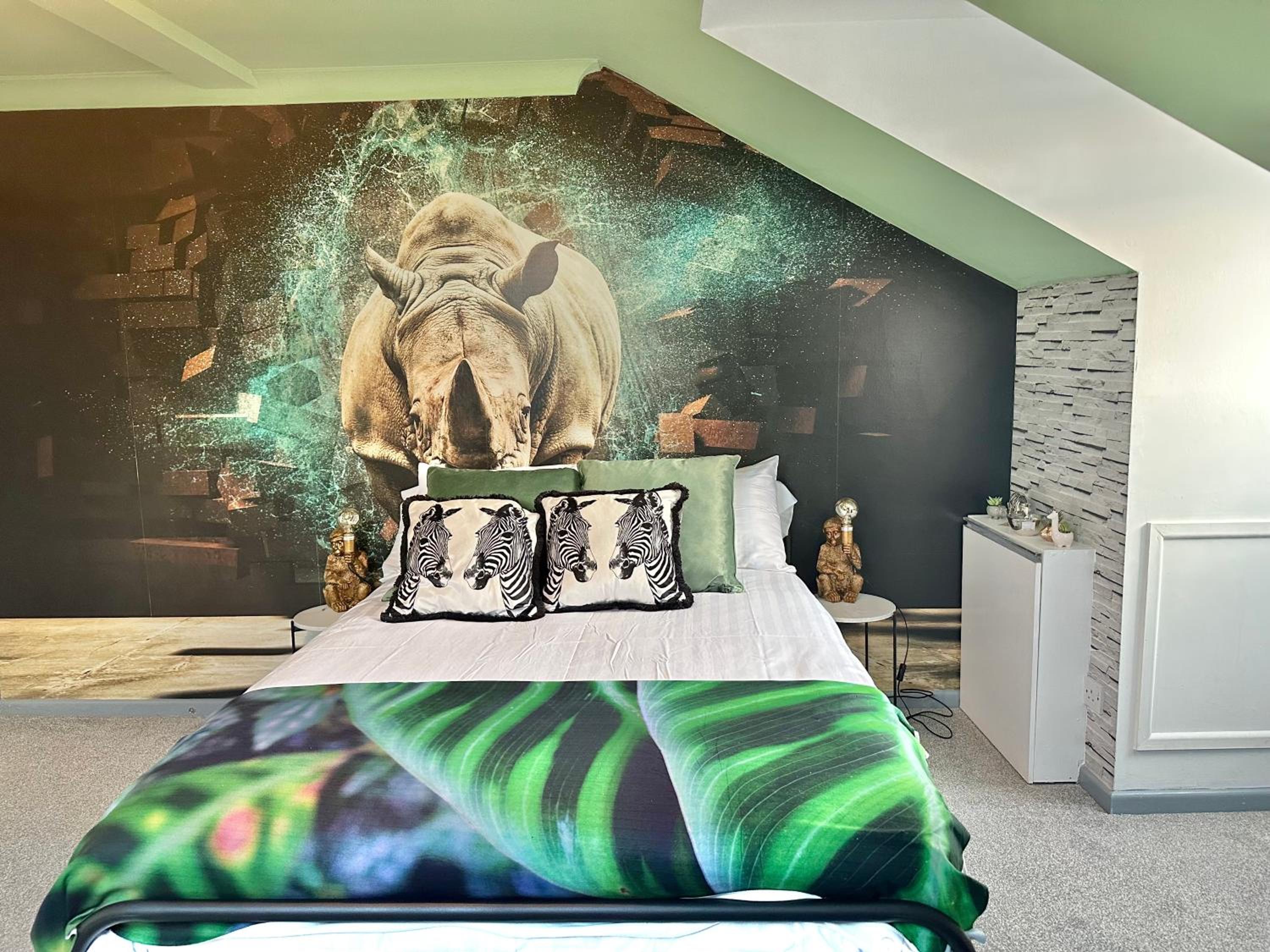 The Board Games Apartments - Brought to you by Coastline Retreats - Themed town centre apartments ALL WITH LUXURY 2 PERSON JACUZZI BATHS - 5 mins walk to t