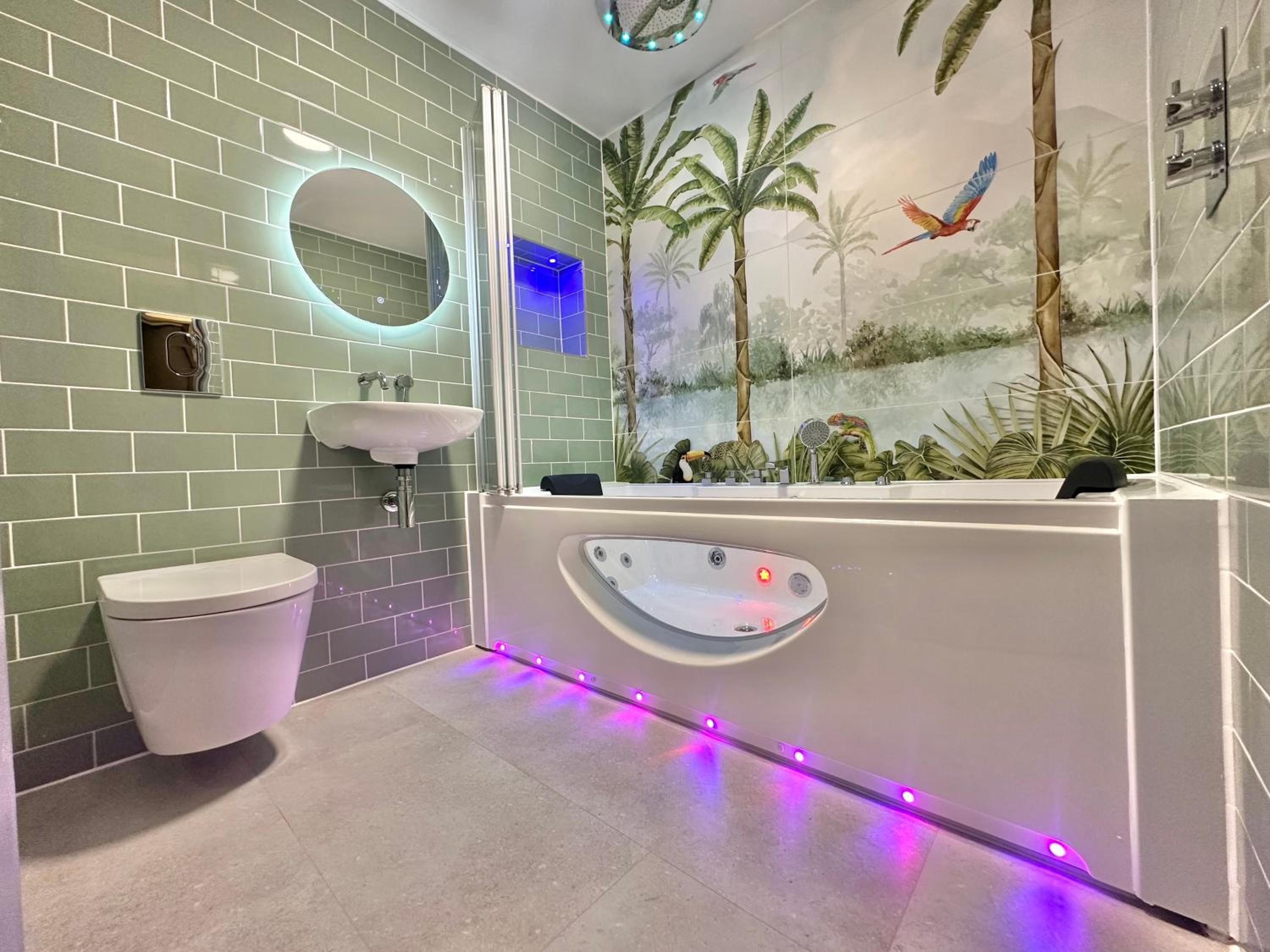 The Board Games Apartments - Brought to you by Coastline Retreats - Themed town centre apartments ALL WITH LUXURY 2 PERSON JACUZZI BATHS - 5 mins walk to t