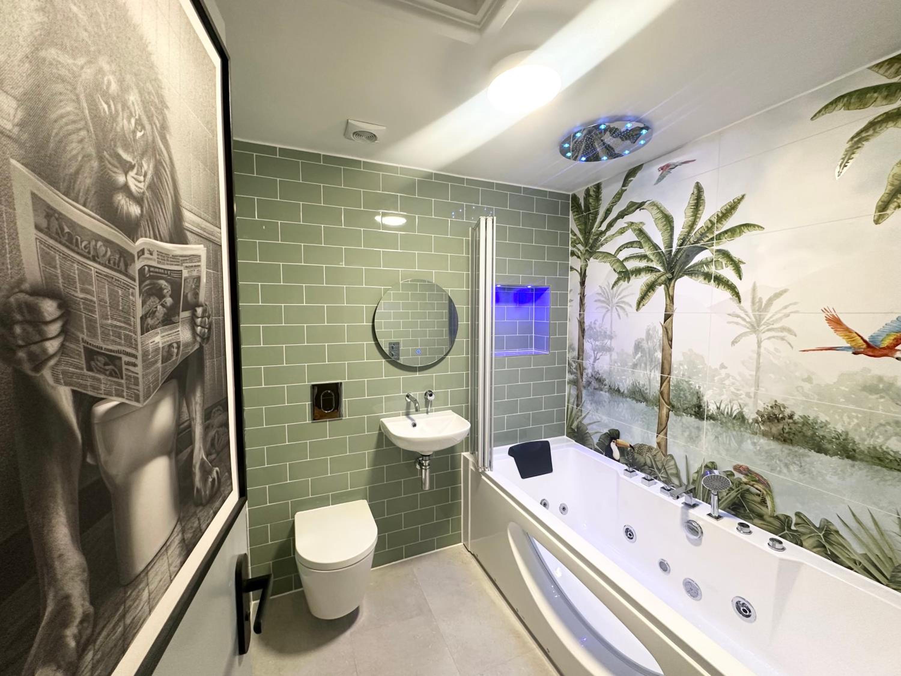 The Board Games Apartments - Brought to you by Coastline Retreats - Themed town centre apartments ALL WITH LUXURY 2 PERSON JACUZZI BATHS - 5 mins walk to t