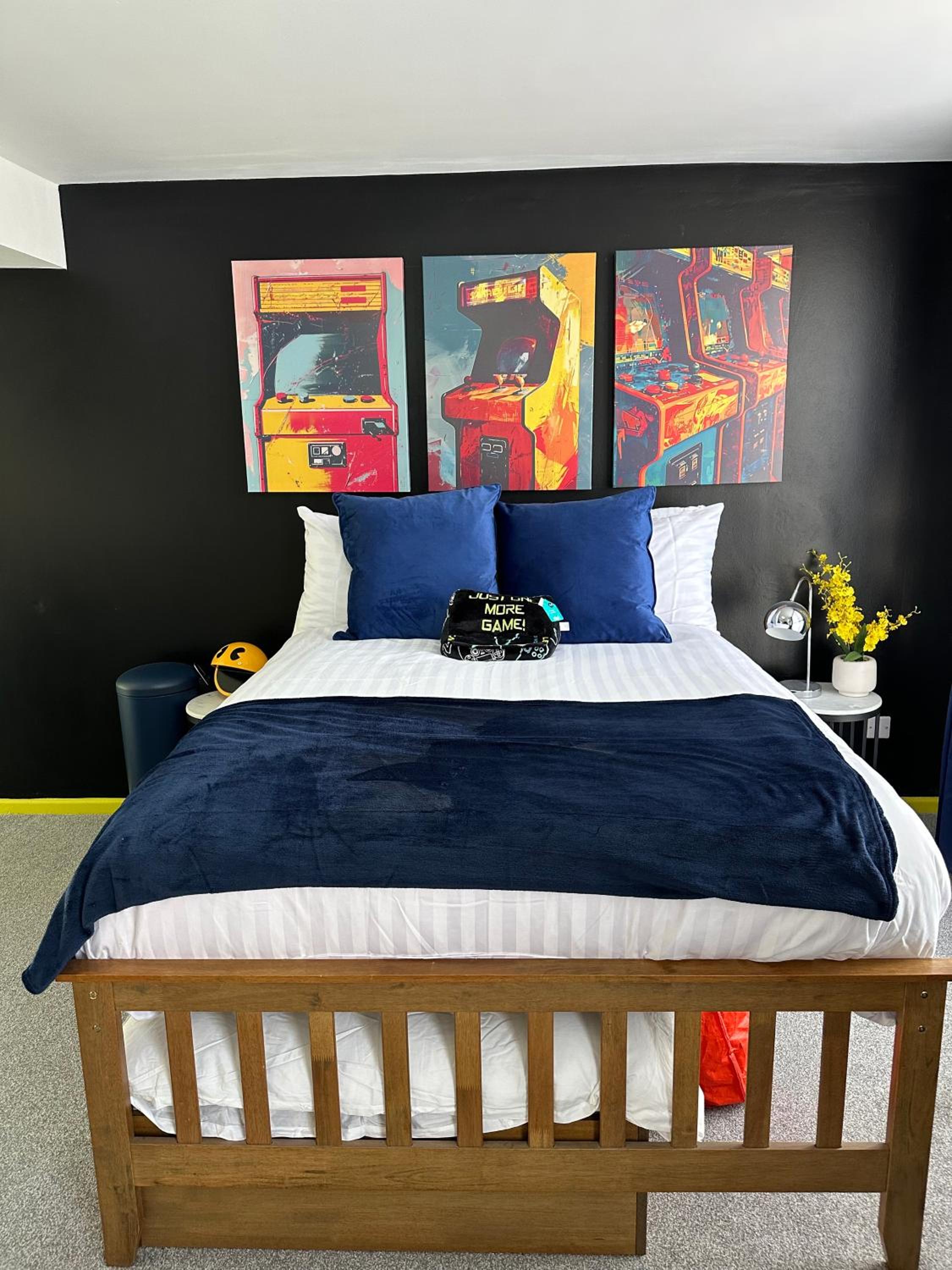 The Board Games Apartments - Brought to you by Coastline Retreats - Themed town centre apartments ALL WITH LUXURY 2 PERSON JACUZZI BATHS - 5 mins walk to t