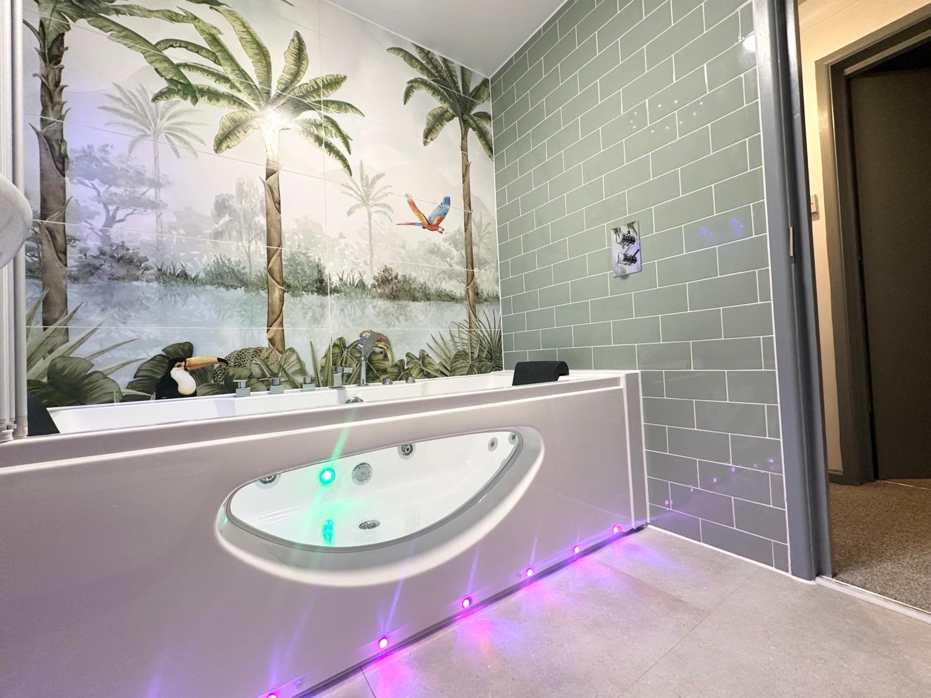 The Board Games Apartments - Brought to you by Coastline Retreats - Themed town centre apartments ALL WITH LUXURY 2 PERSON JACUZZI BATHS - 5 mins walk to t