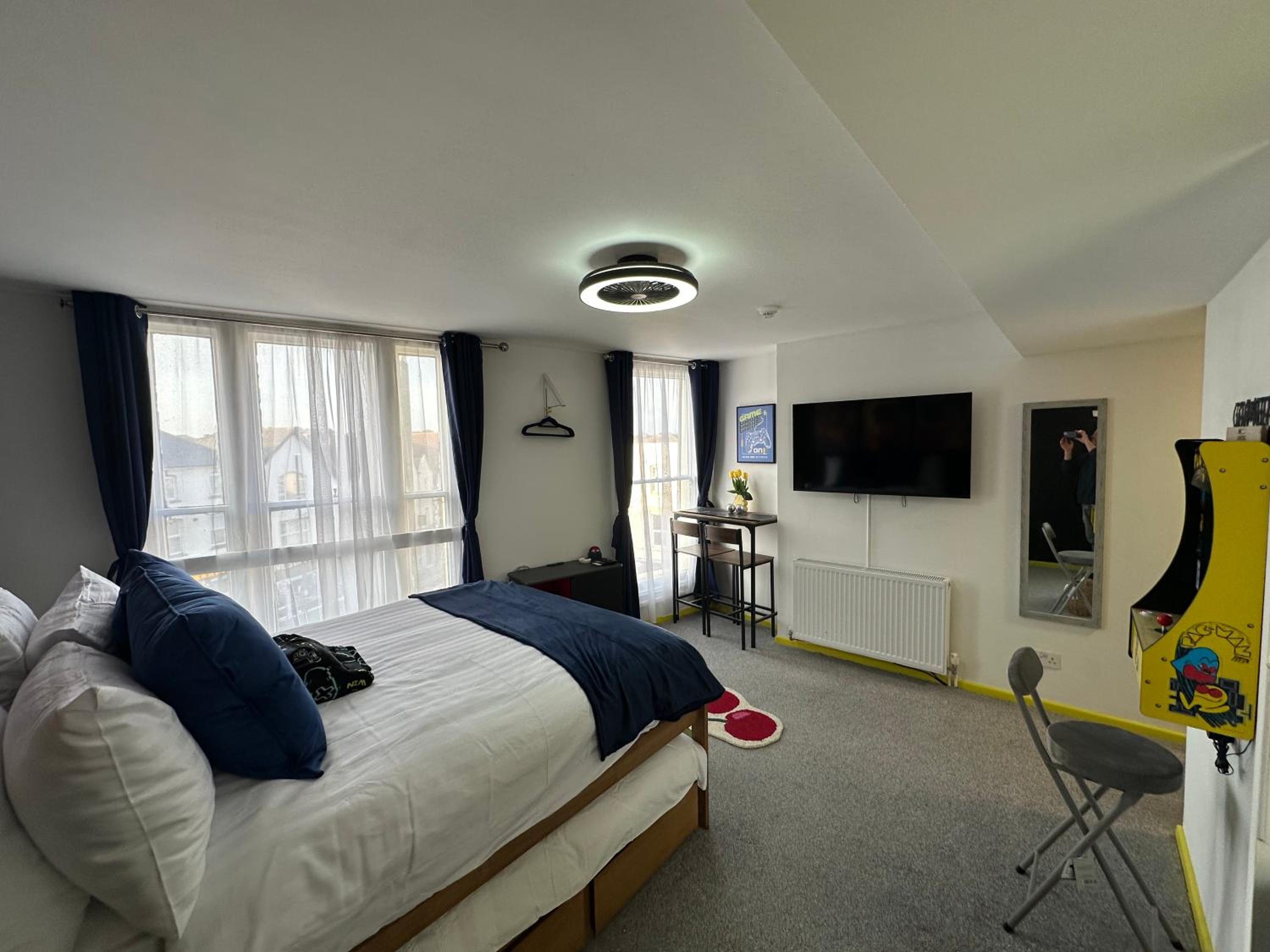 The Board Games Apartments - Brought to you by Coastline Retreats - Themed town centre apartments ALL WITH LUXURY 2 PERSON JACUZZI BATHS - 5 mins walk to t