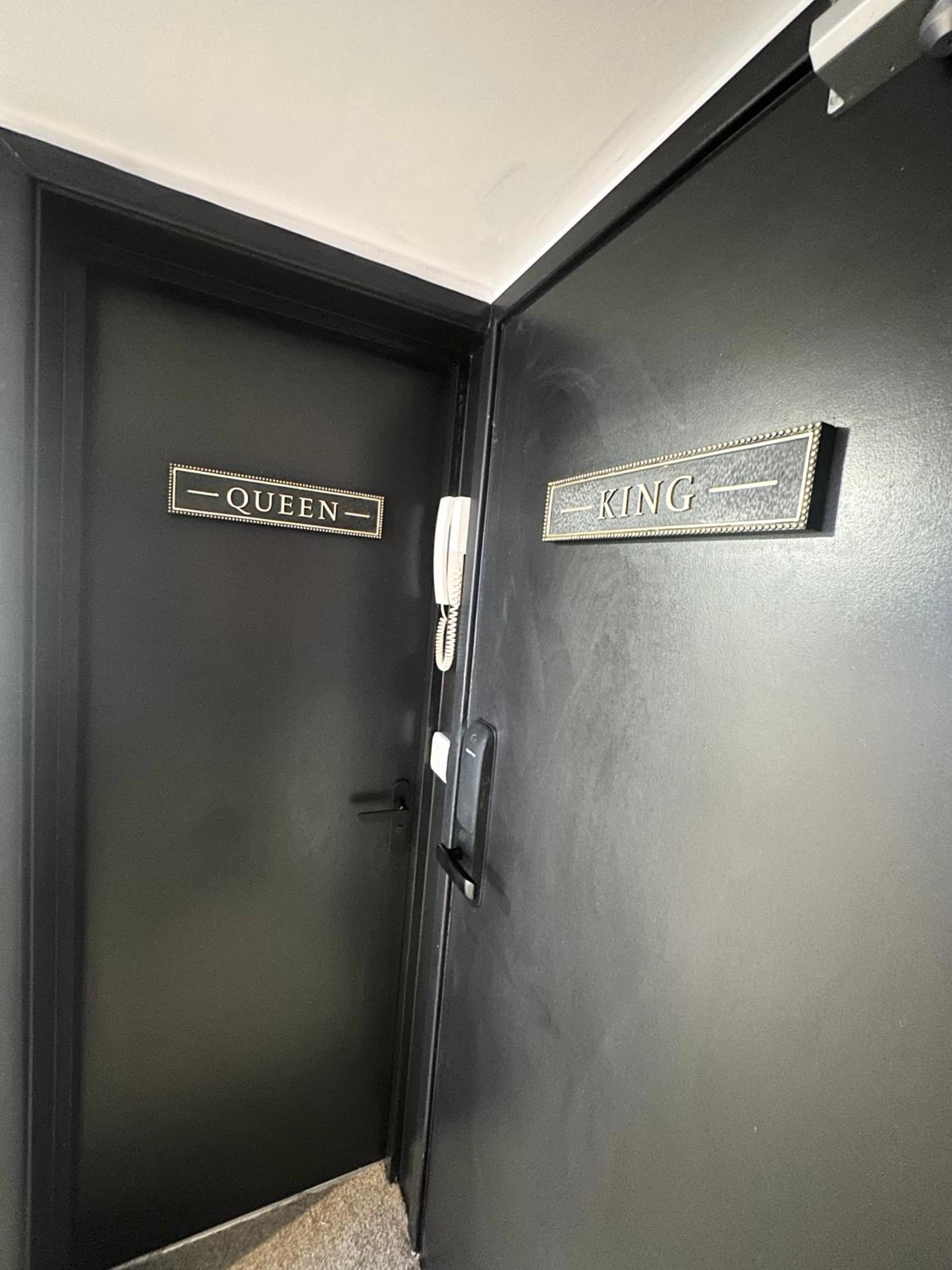 The Board Games Apartments - Brought to you by Coastline Retreats - Themed town centre apartments ALL WITH LUXURY 2 PERSON JACUZZI BATHS - 5 mins walk to t