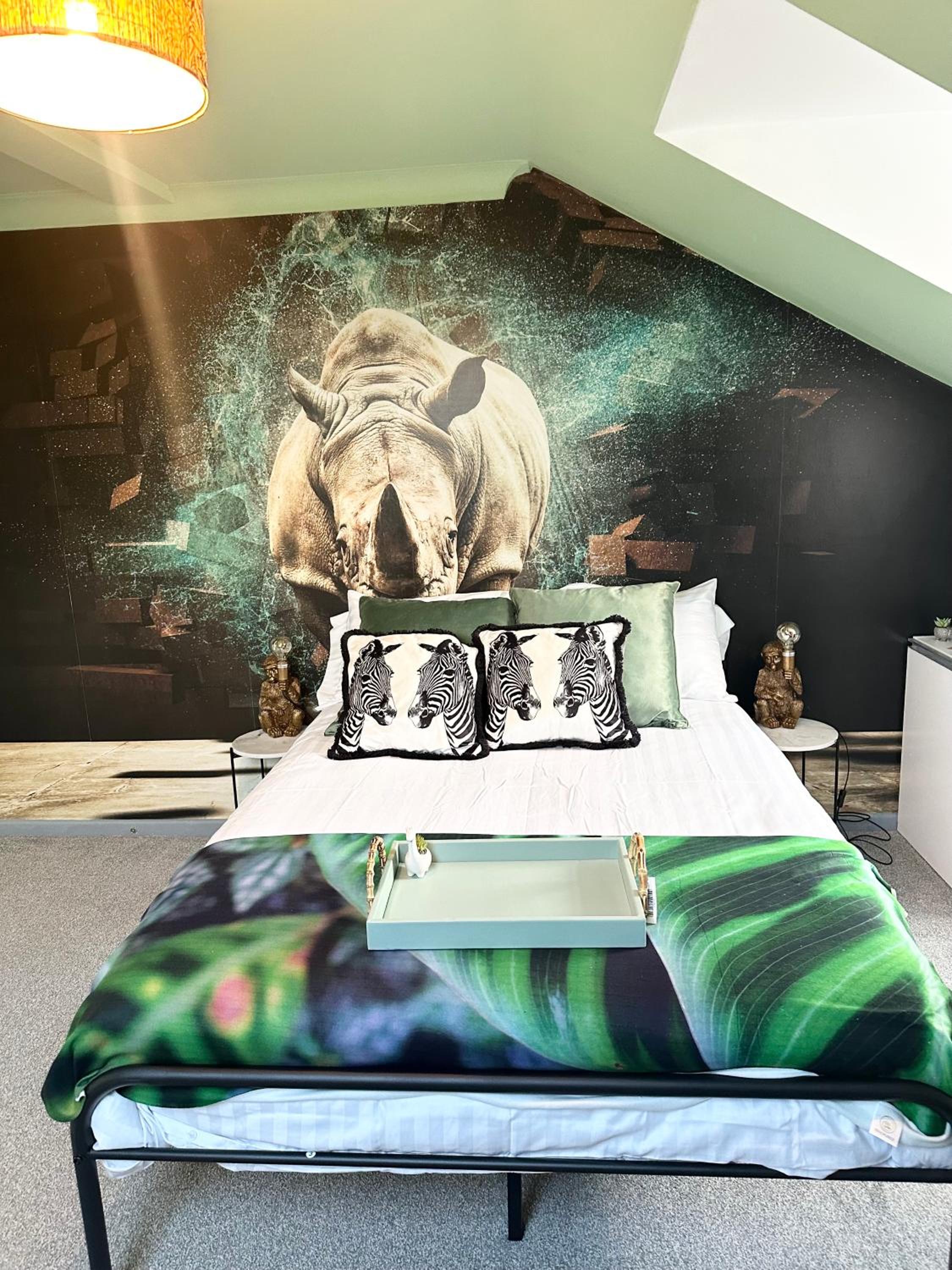 The Board Games Apartments - Brought to you by Coastline Retreats - Themed town centre apartments ALL WITH LUXURY 2 PERSON JACUZZI BATHS - 5 mins walk to t
