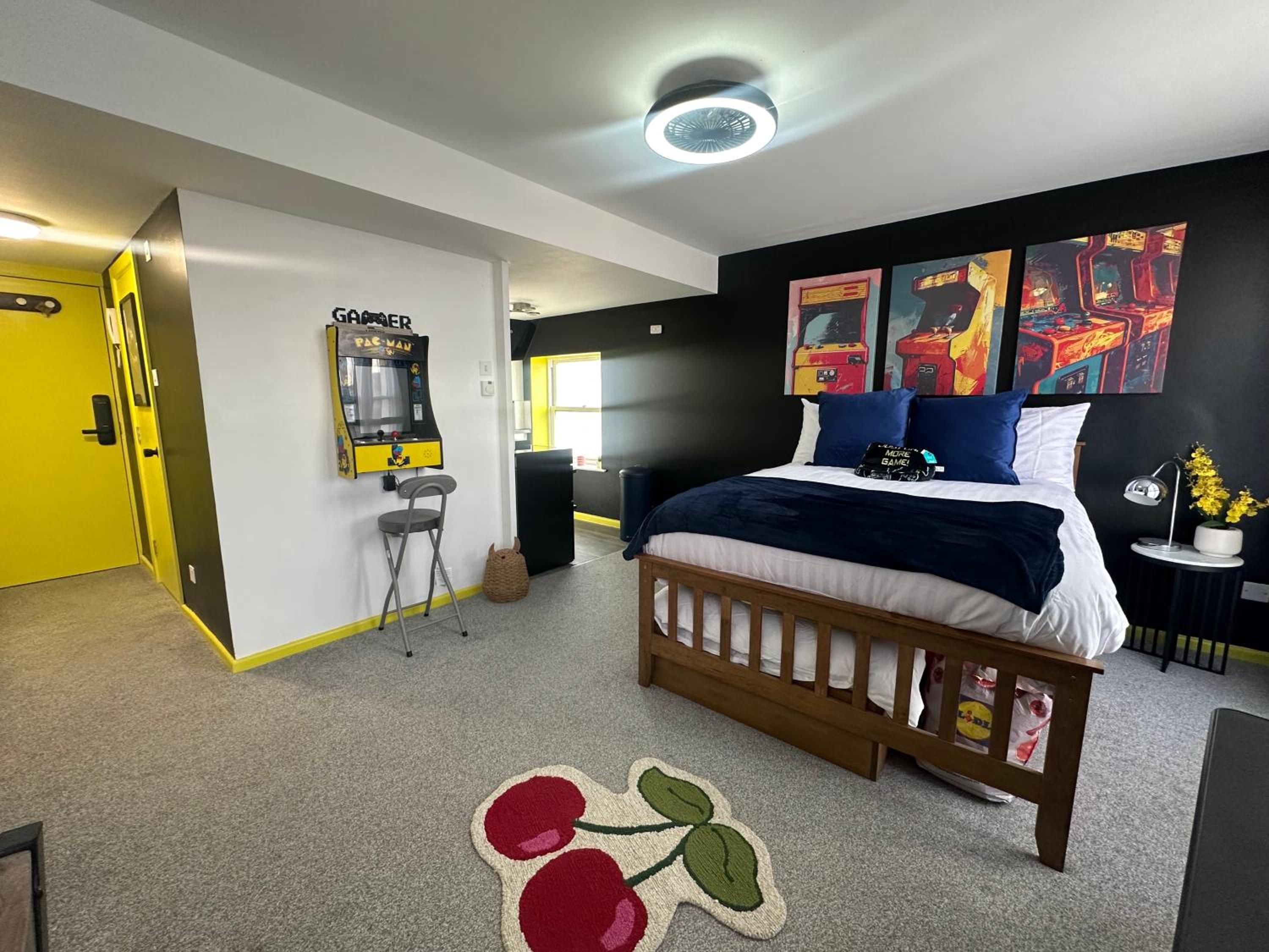 The Board Games Apartments - Brought to you by Coastline Retreats - Themed town centre apartments ALL WITH LUXURY 2 PERSON JACUZZI BATHS - 5 mins walk to t