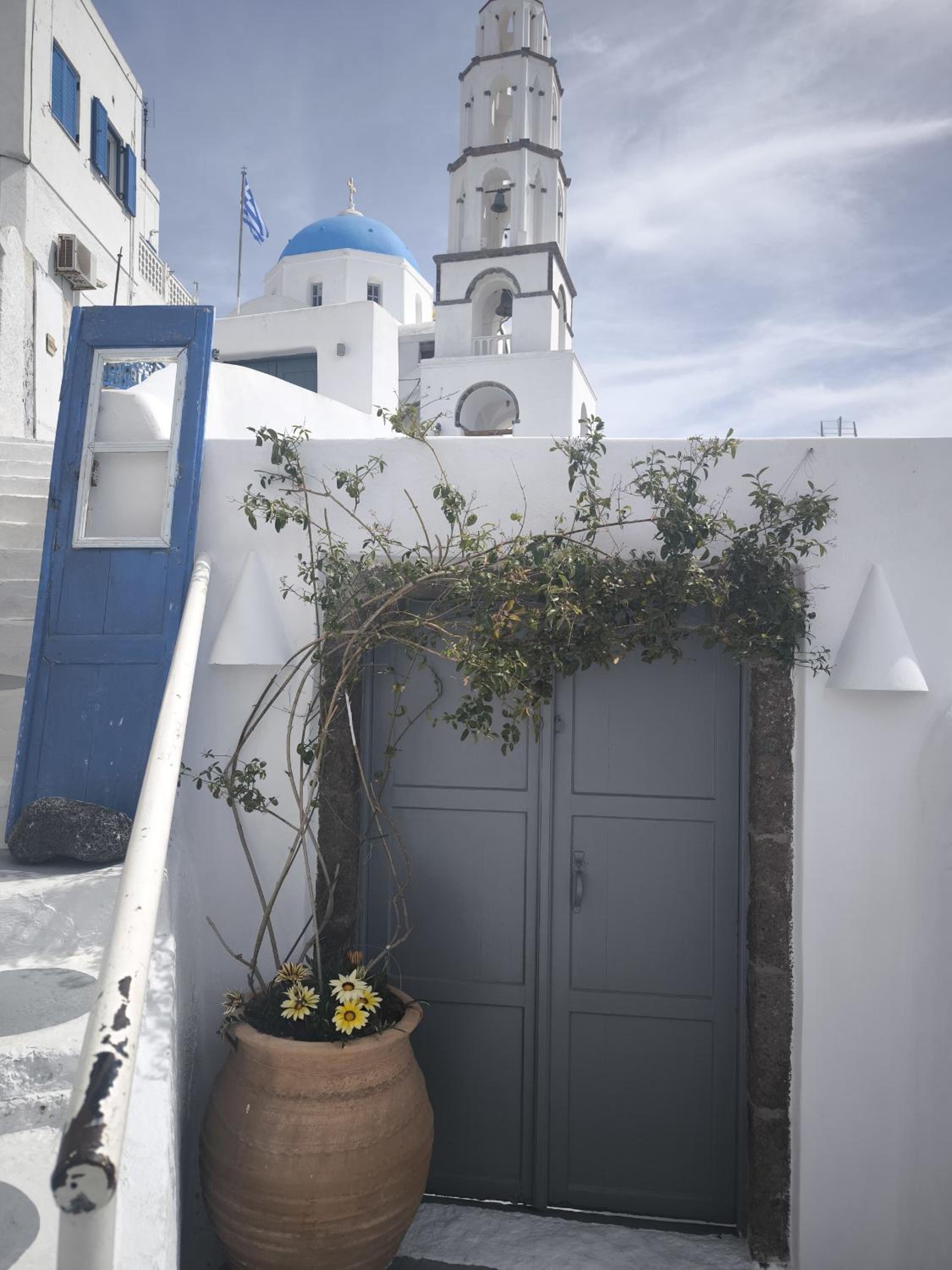 Imarkellis Santorini Cave House with yard