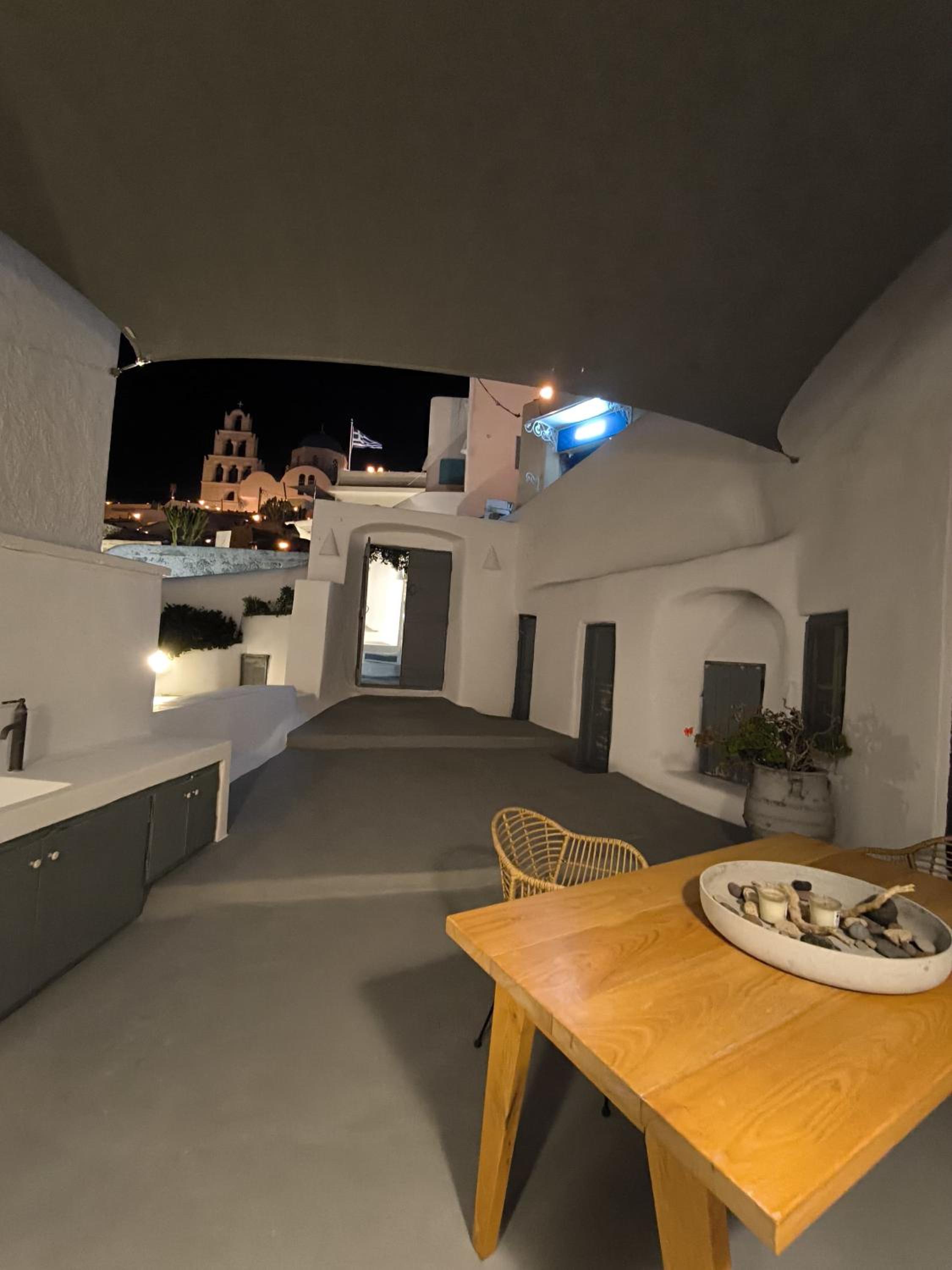 Imarkellis Santorini Cave House with yard