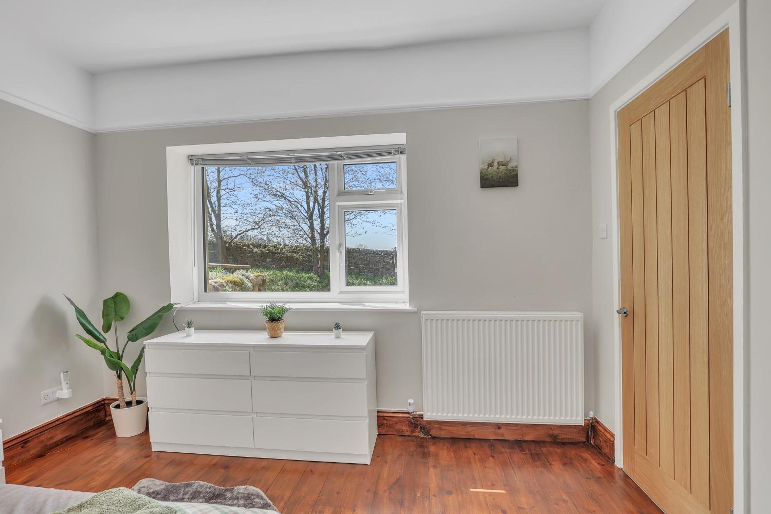 Charming 2BR Country Cottage - Quiet Retreat with Parking