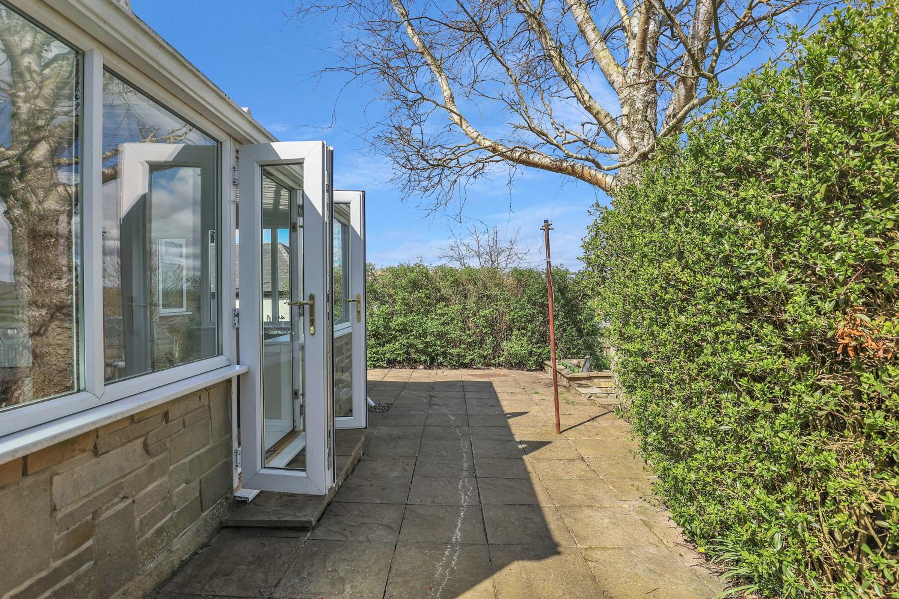 Charming 2BR Country Cottage - Quiet Retreat with Parking
