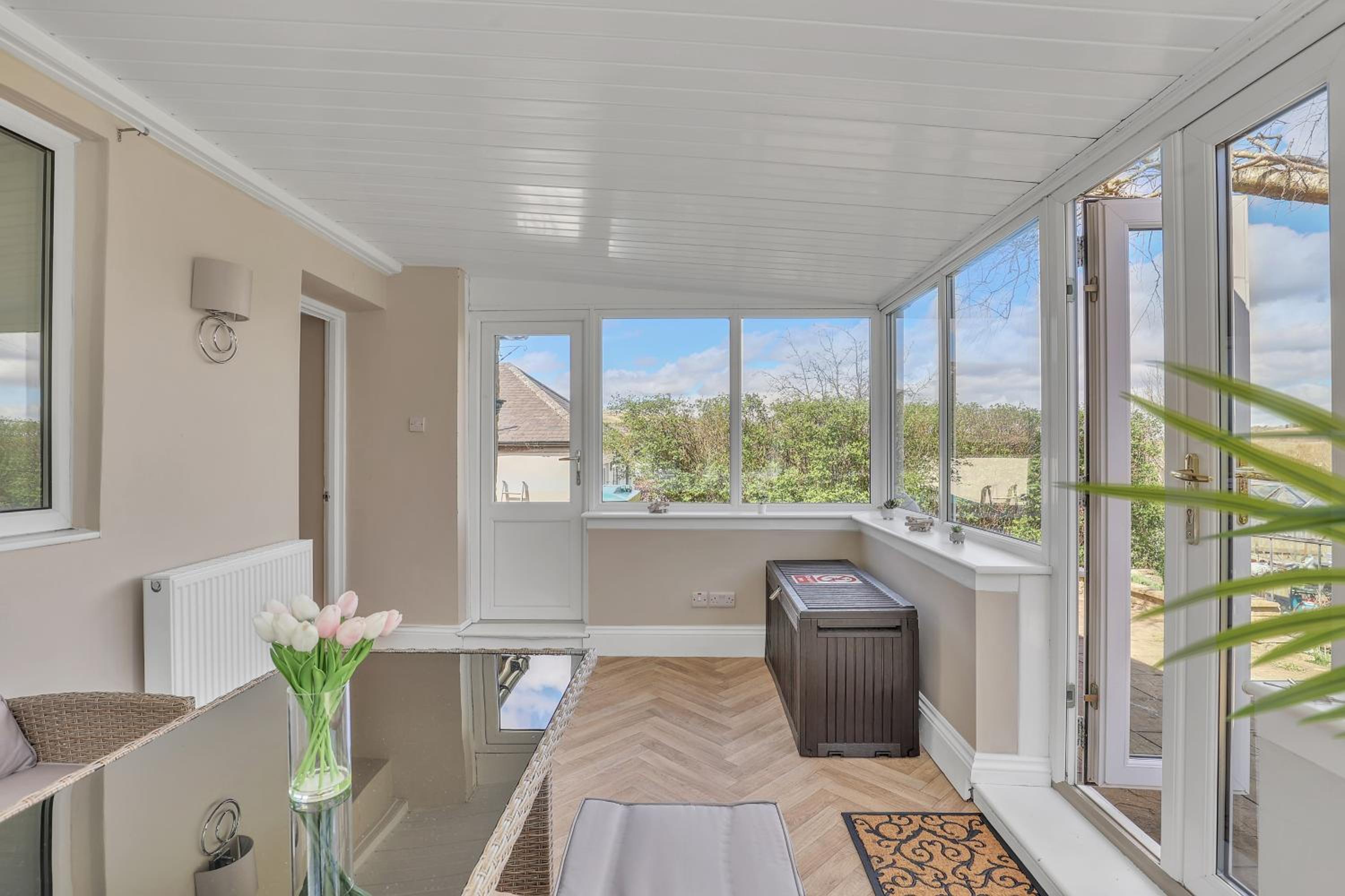 Charming 2BR Country Cottage - Quiet Retreat with Parking