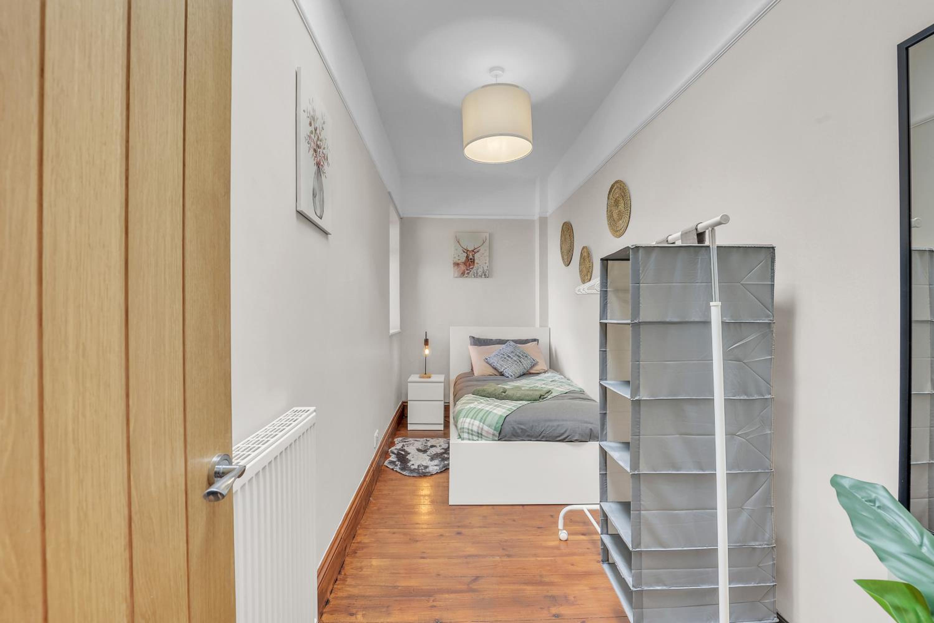 Charming 2BR Country Cottage - Quiet Retreat with Parking
