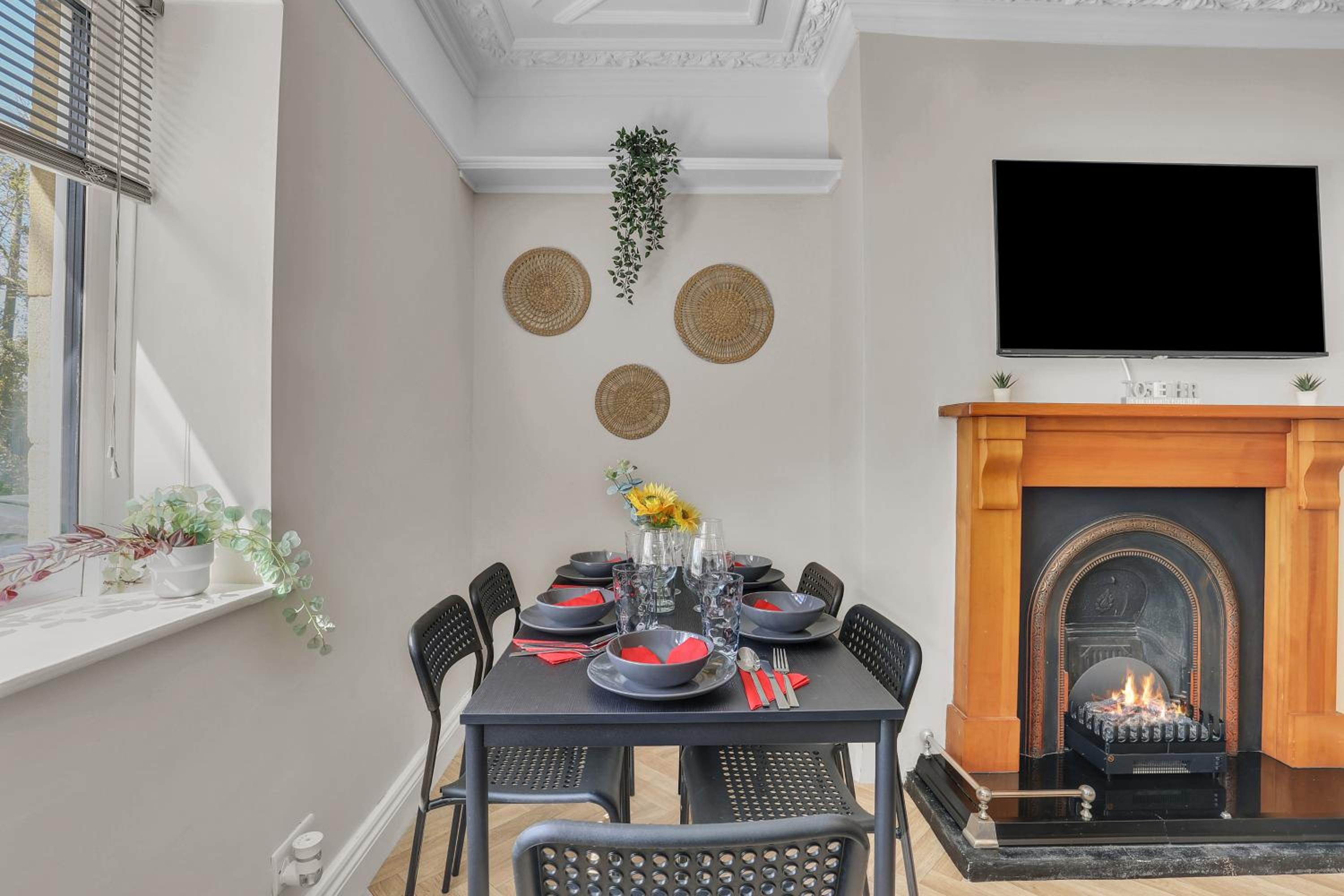 Charming 2BR Country Cottage - Quiet Retreat with Parking