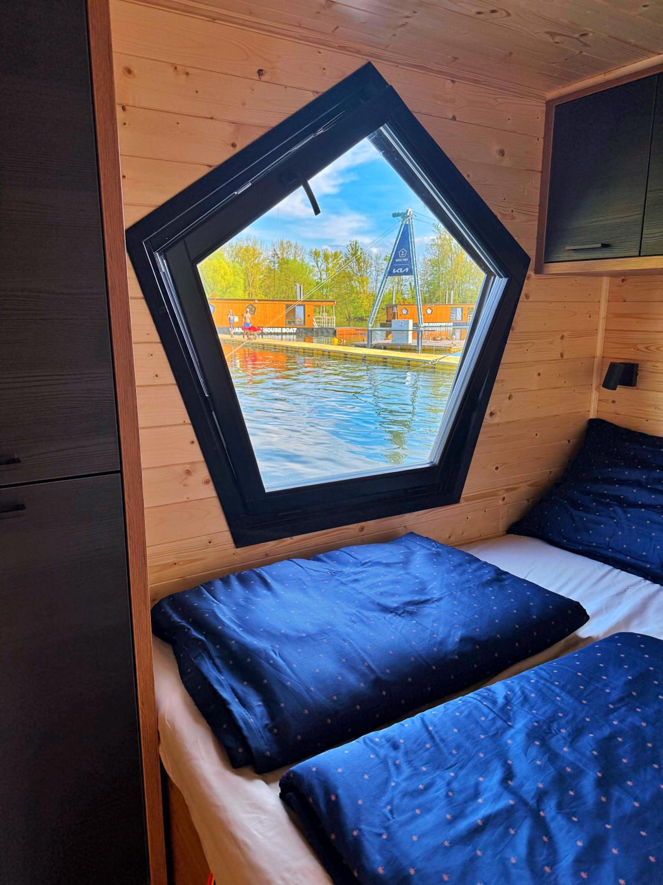House Boat s výhledem na Wake Port