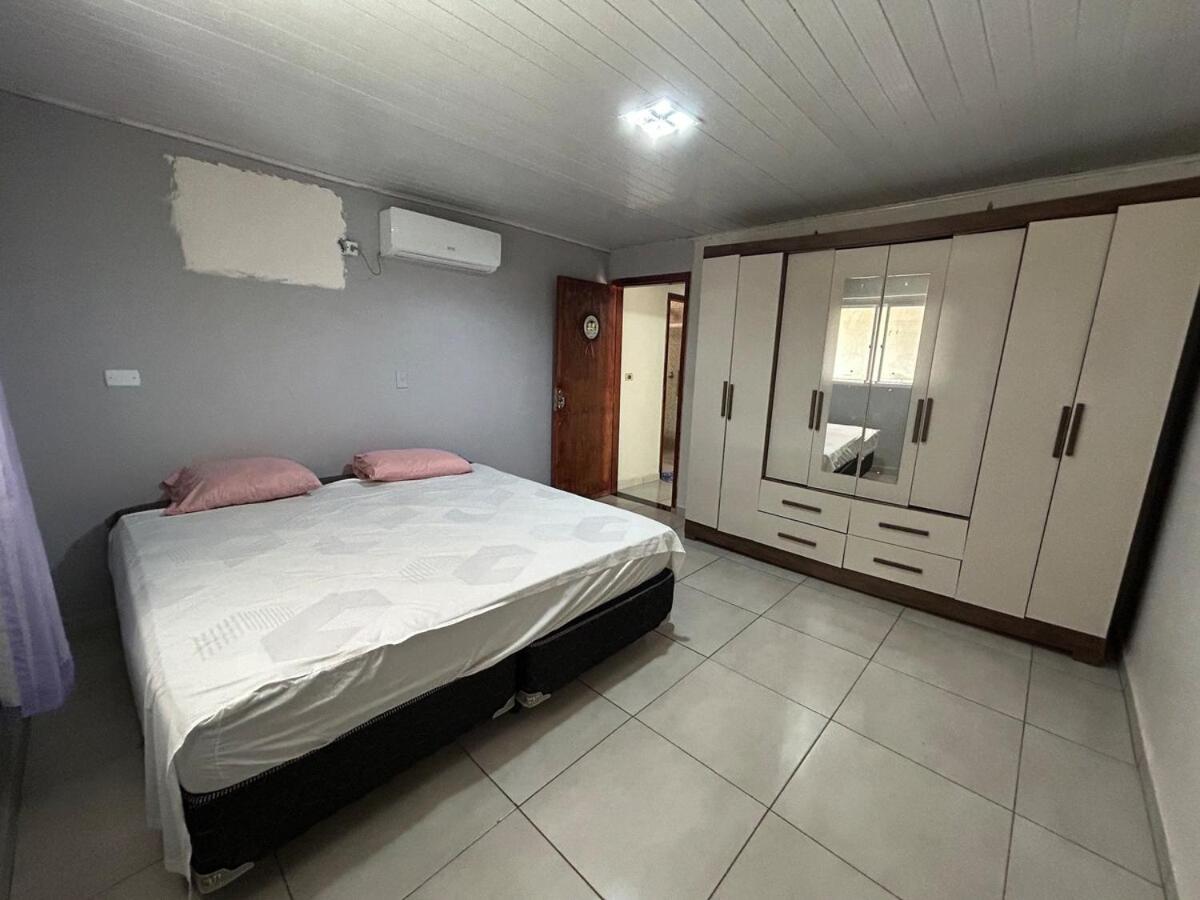 Casa com piscina no Ouro Verde, próx Argentina, Marco 3F e roda gigante