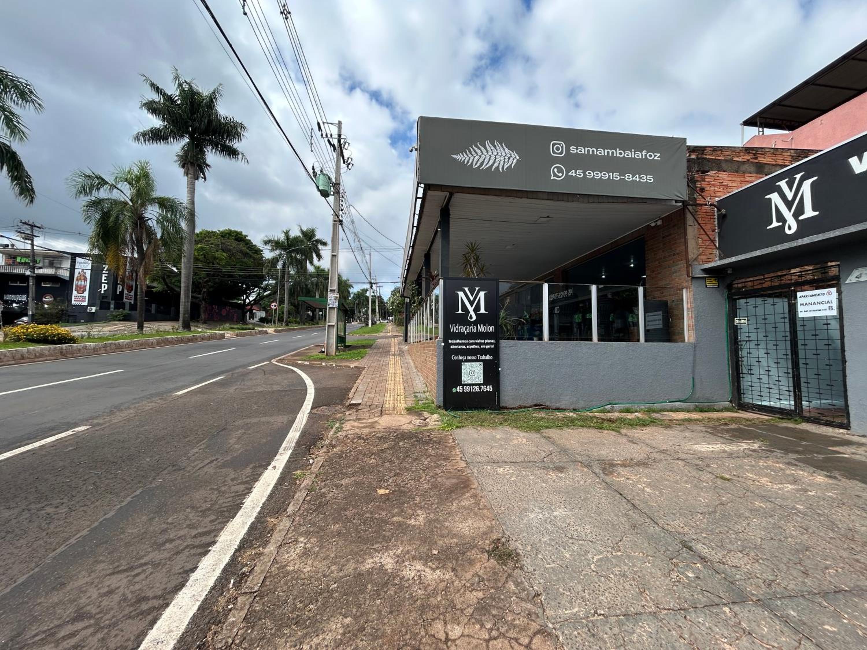 Apartamento na Av das Cataratas de 02 quartos