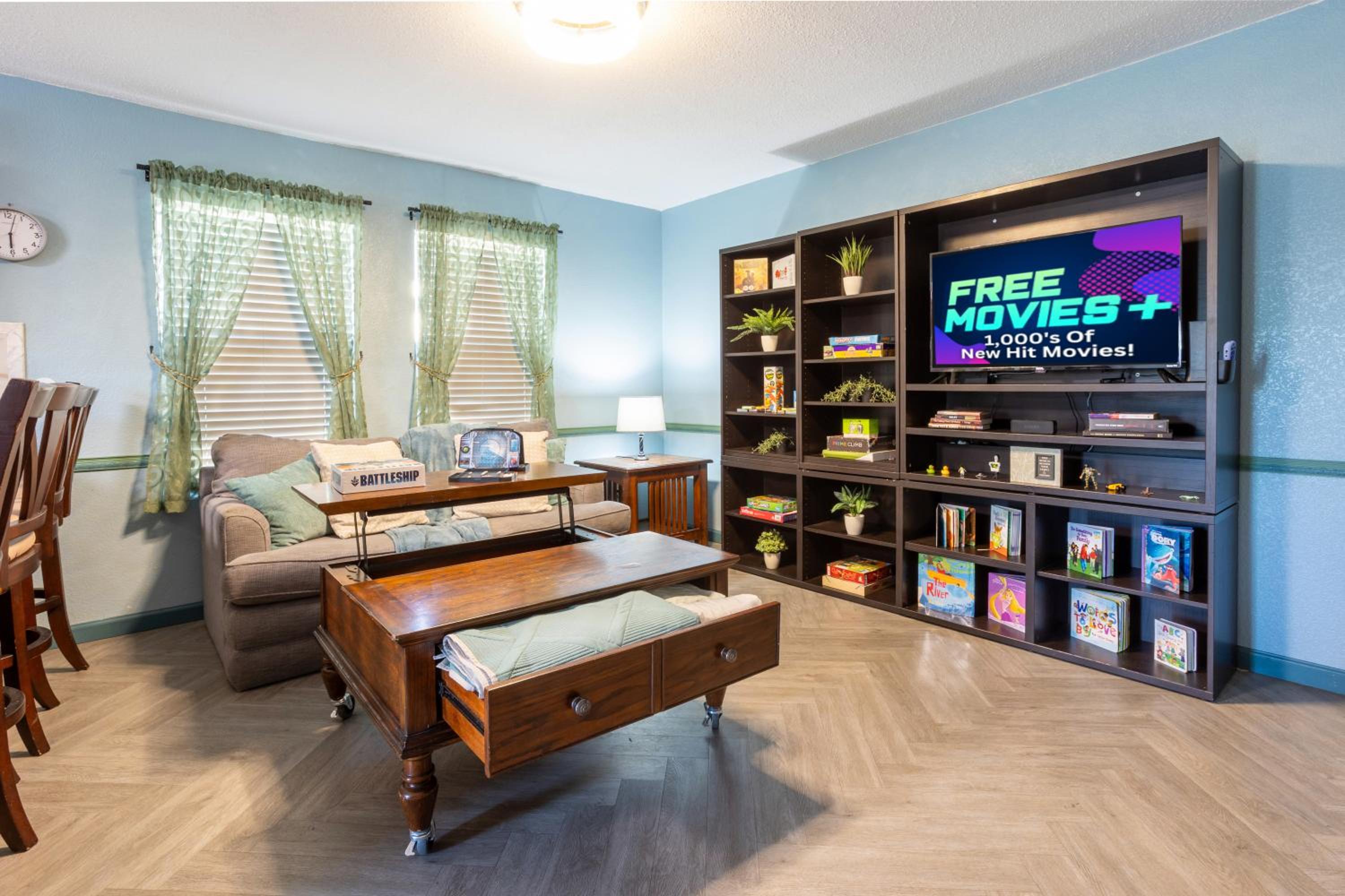 Ultimate Game Room Oasis for 12 - Private Patio - BBQ - 2 Kings - 6 TVs - Full-Body Massage Chair