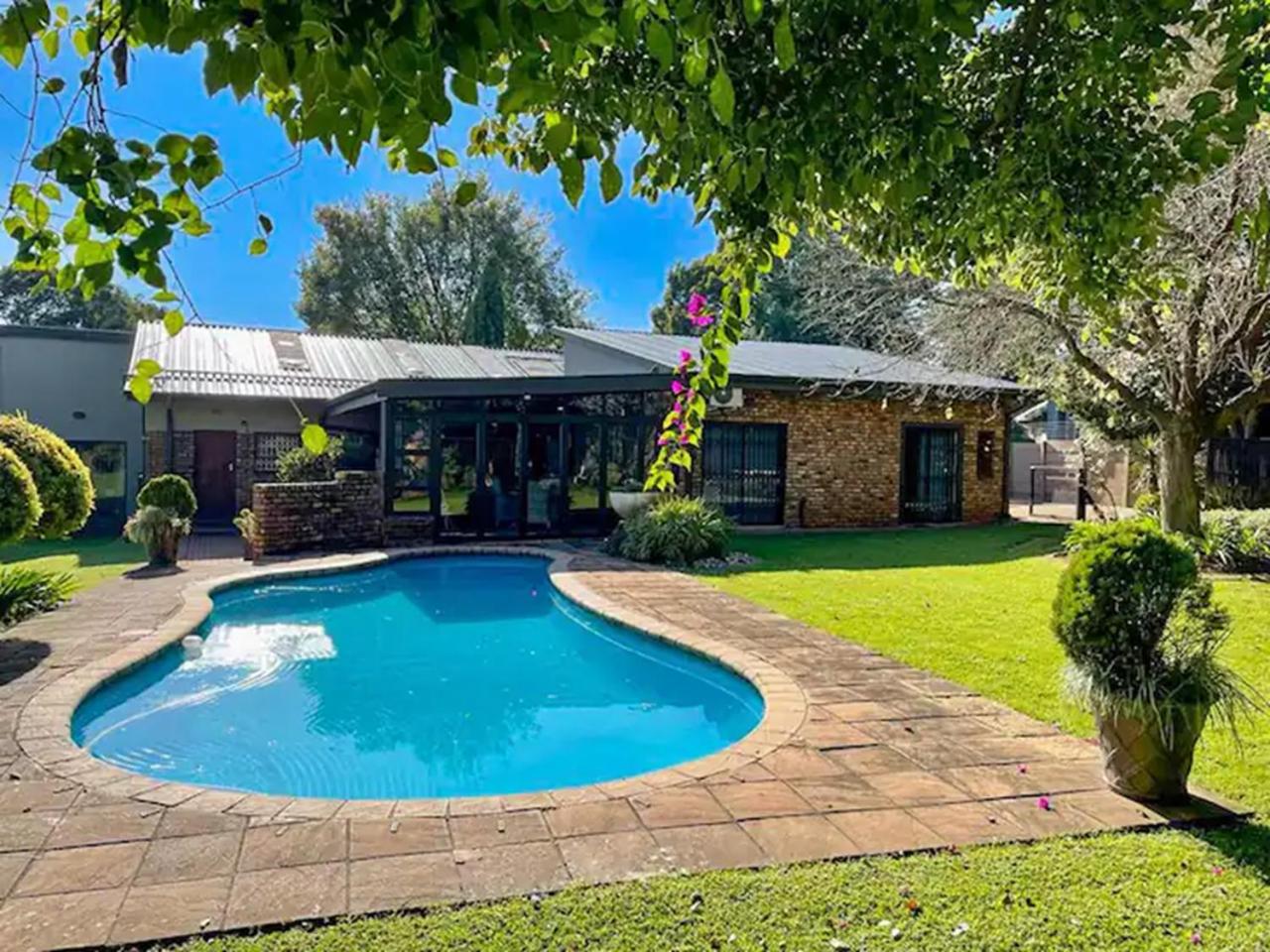 Spies Villa - Fast Wi-fi, Netflix, DSTV, Solar, Certified Water System