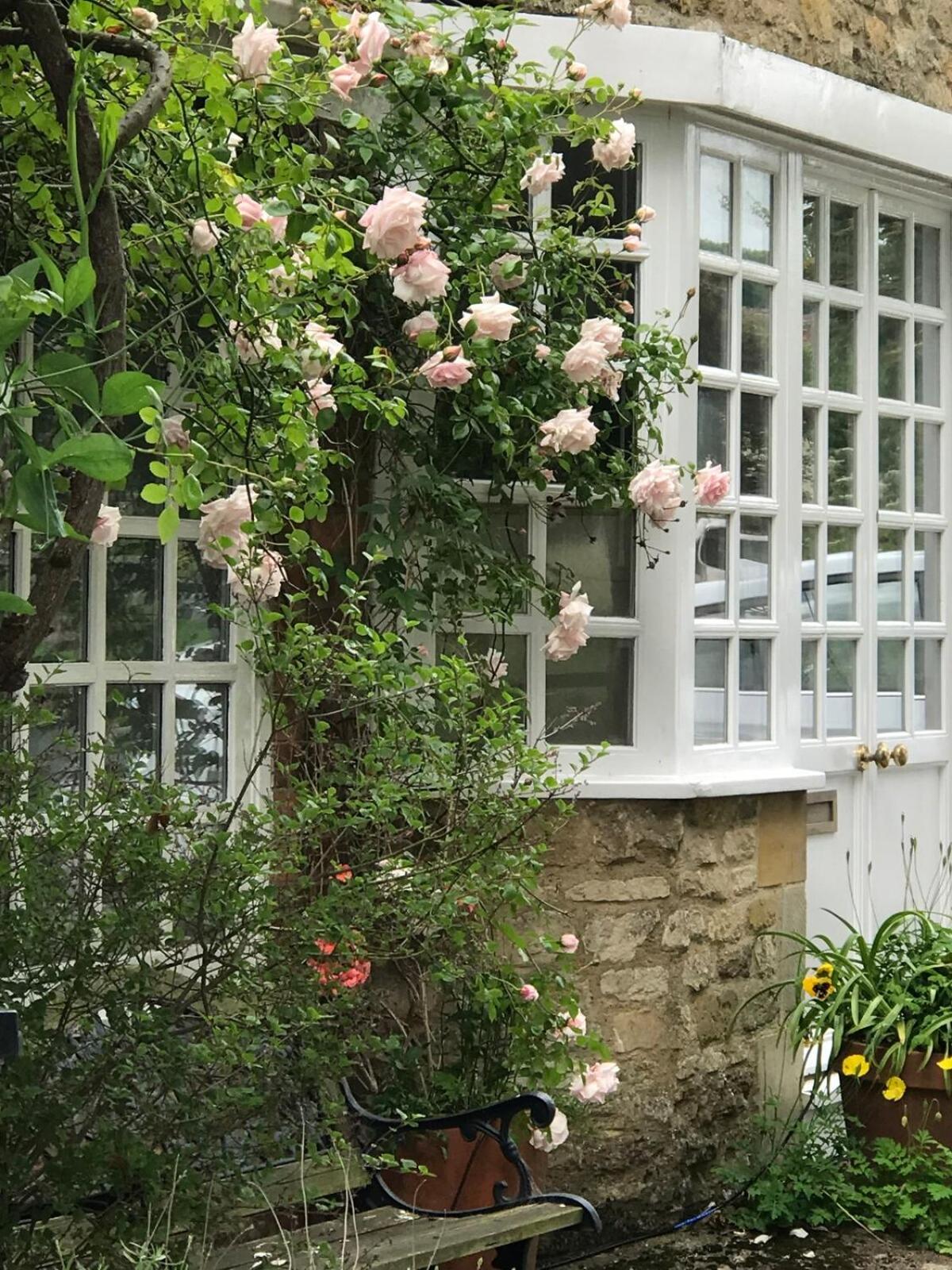 Apartment above Samantha Dadd Art Studio - in the Cotswolds
