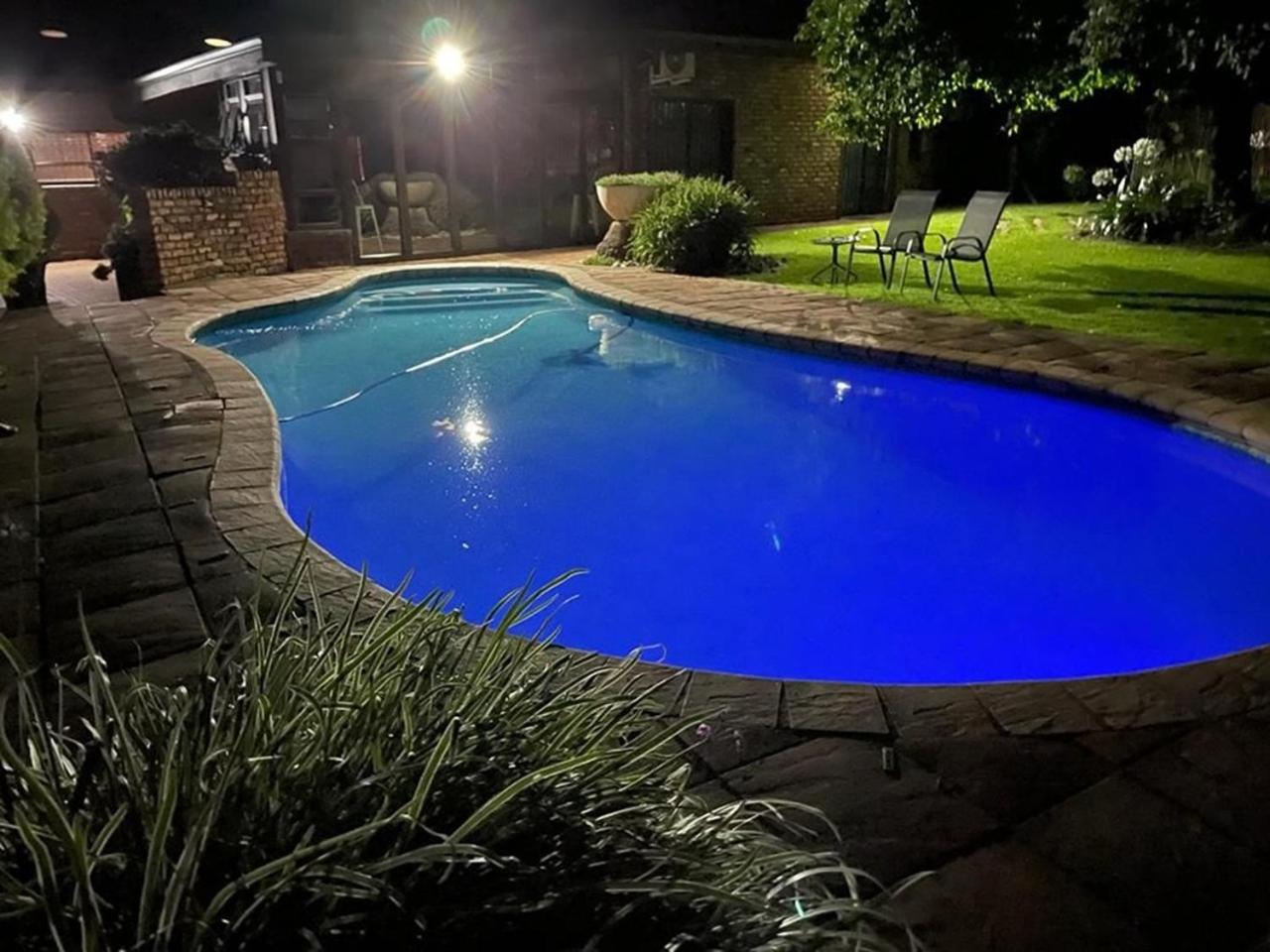 Spies Villa - Fast Wi-fi, Netflix, DSTV, Solar, Certified Water System