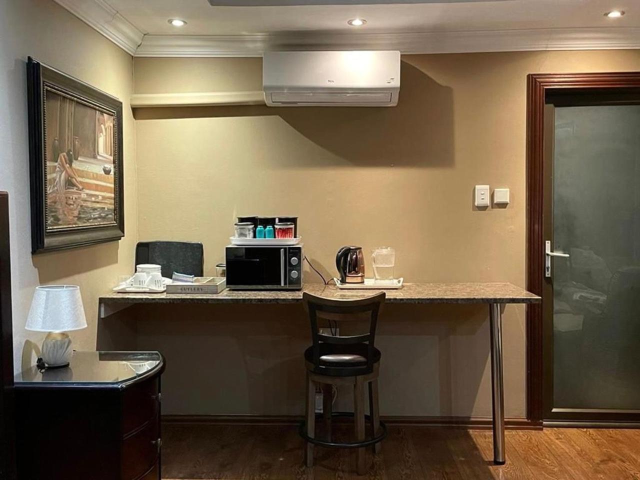 Spies Villa - Fast Wi-fi, Netflix, DSTV, Solar, Certified Water System