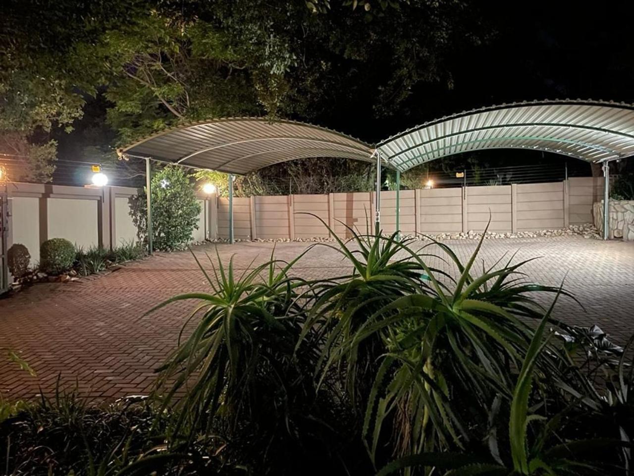 Spies Villa - Fast Wi-fi, Netflix, DSTV, Solar, Certified Water System