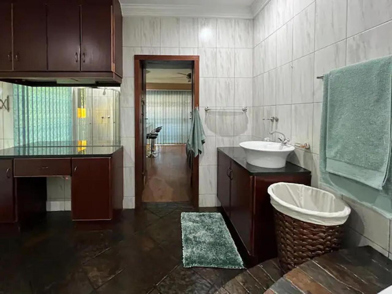 Spies Villa - Fast Wi-fi, Netflix, DSTV, Solar, Certified Water System