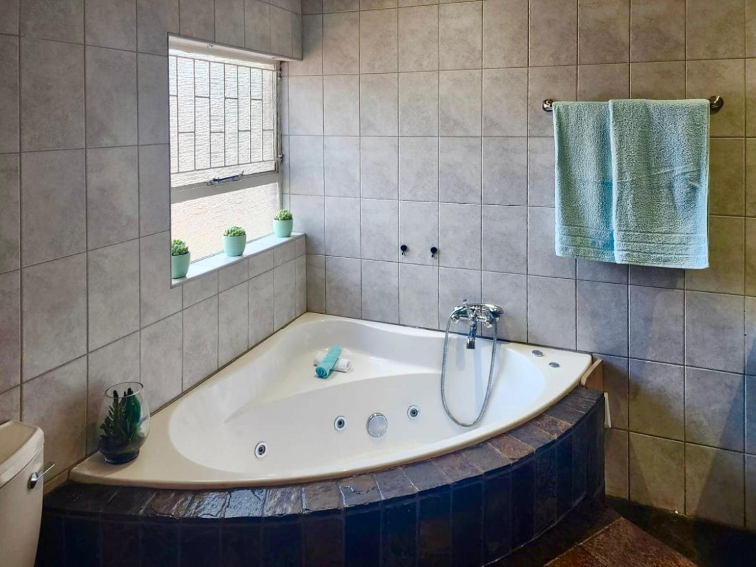 Spies Villa - Fast Wi-fi, Netflix, DSTV, Solar, Certified Water System