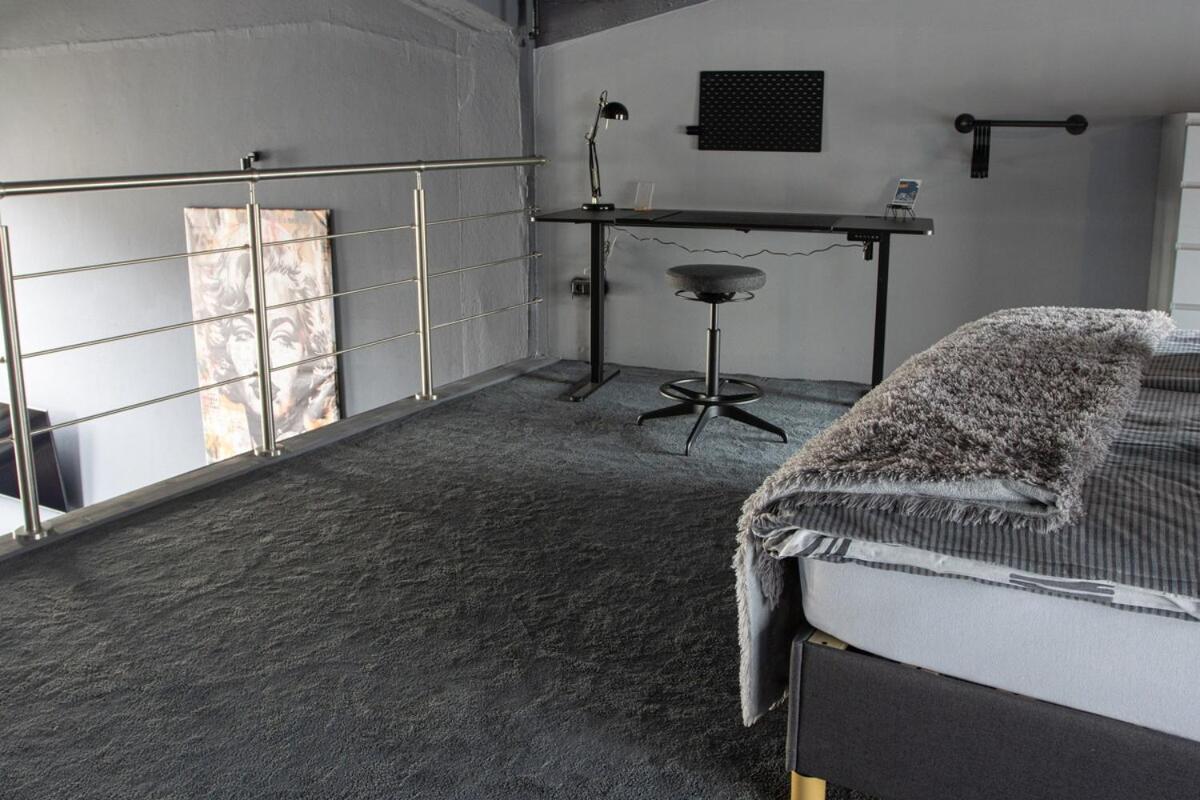 Industrial Loft 1904 - Free Parking - Netflix - Central