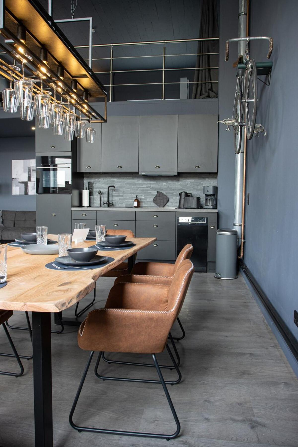 Industrial Loft 1904 - Free Parking - Netflix - Central