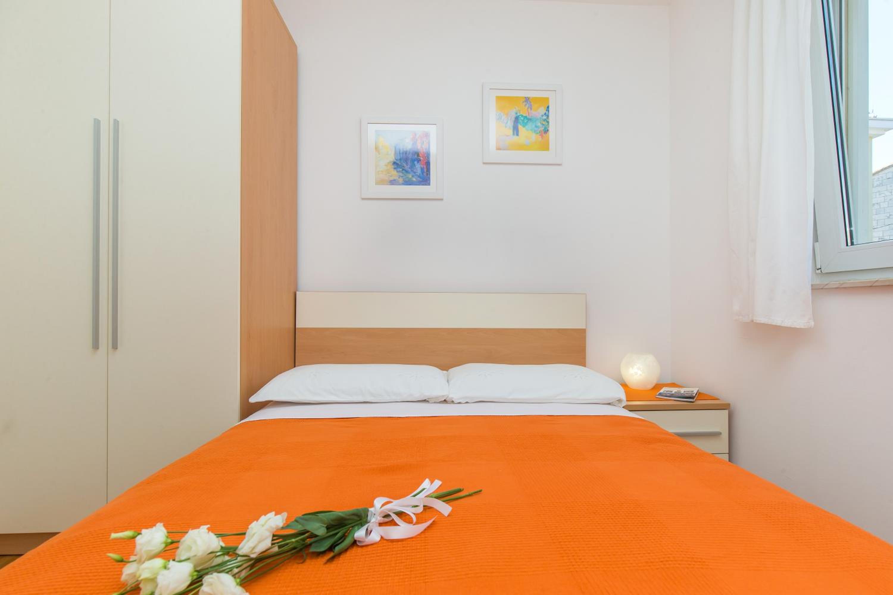 Comfortable Apartment Laura Lapad with garage