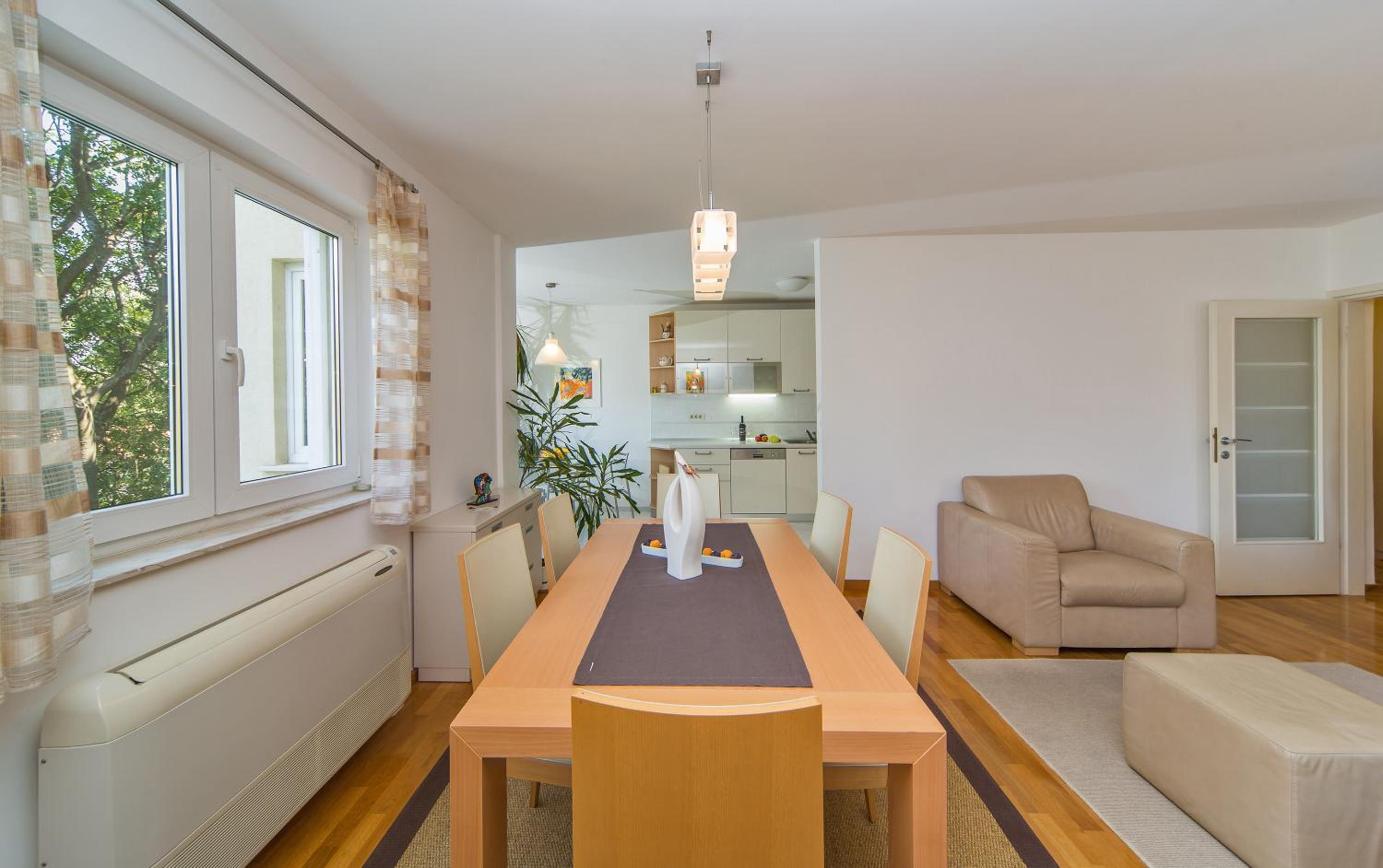 Comfortable Apartment Laura Lapad with garage