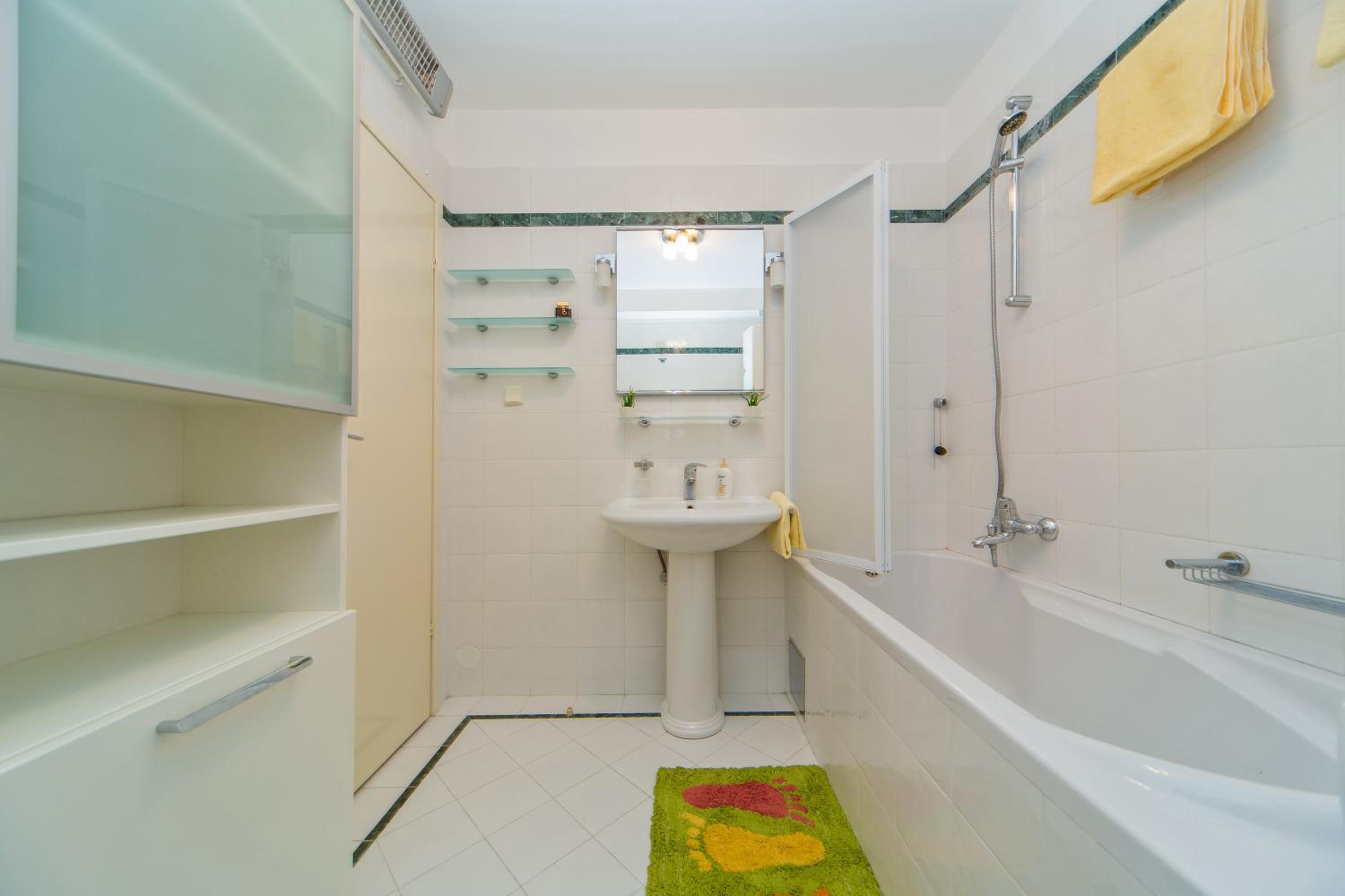 Comfortable Apartment Laura Lapad with garage