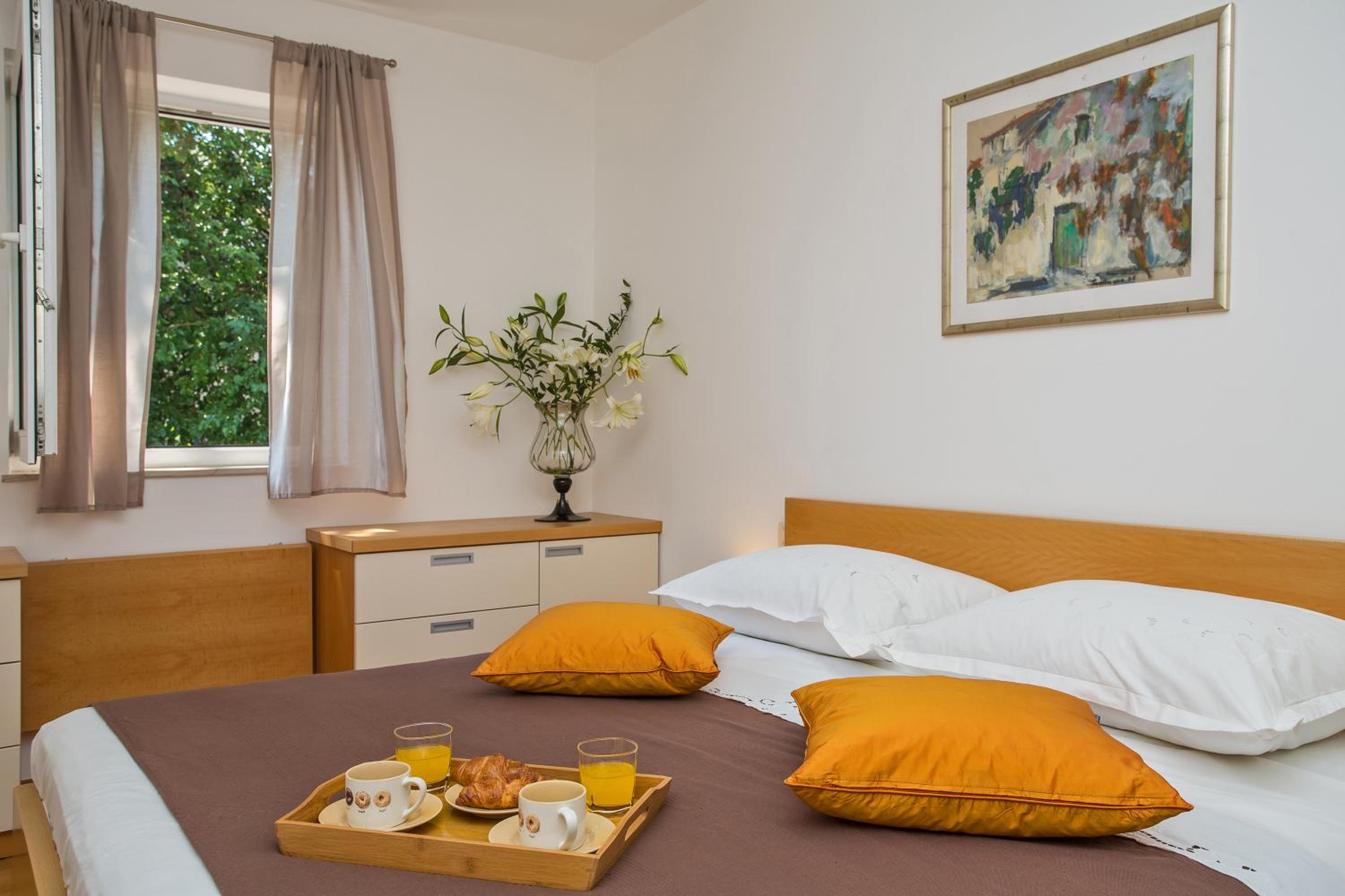 Comfortable Apartment Laura Lapad with garage