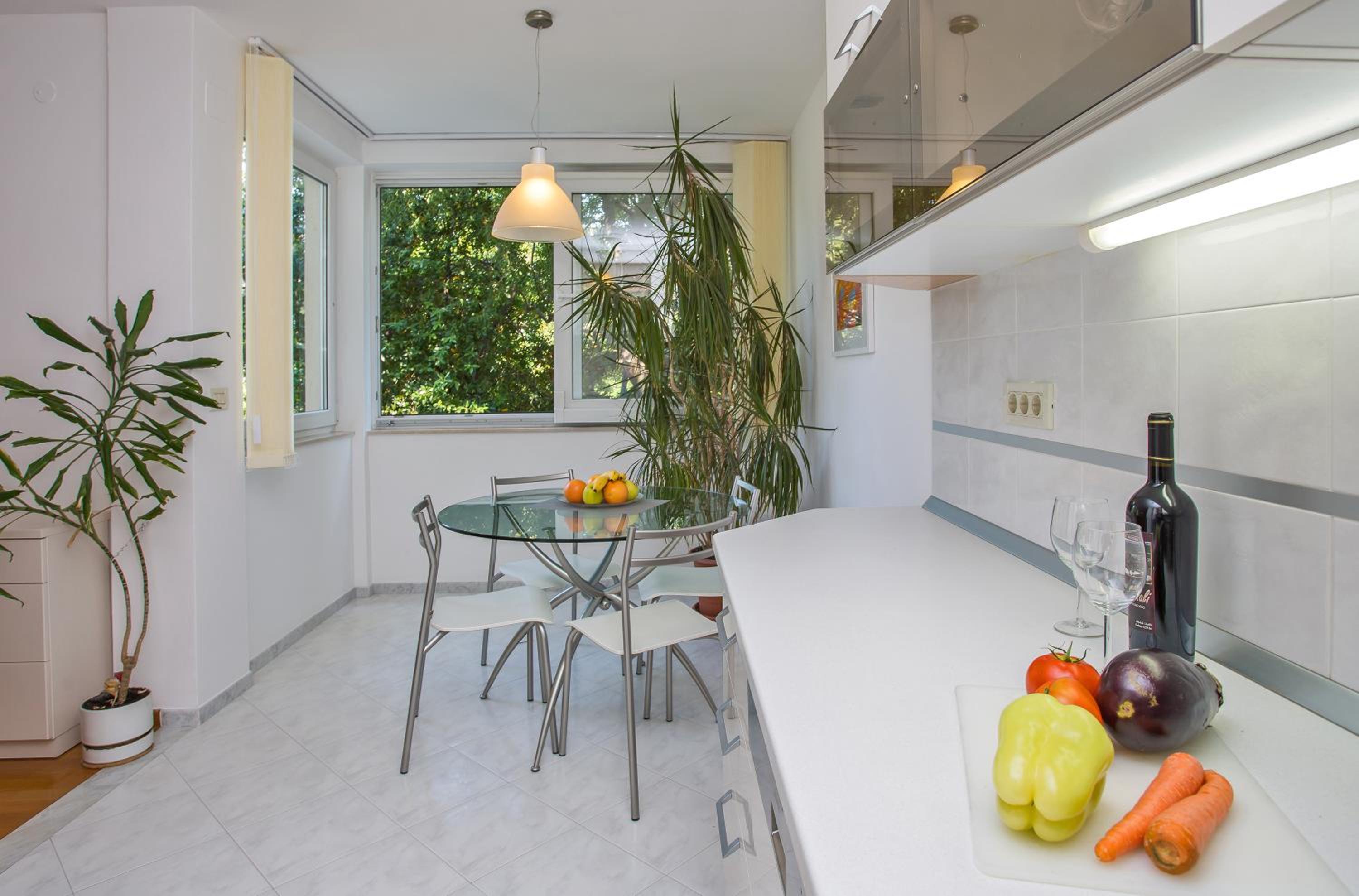 Comfortable Apartment Laura Lapad with garage