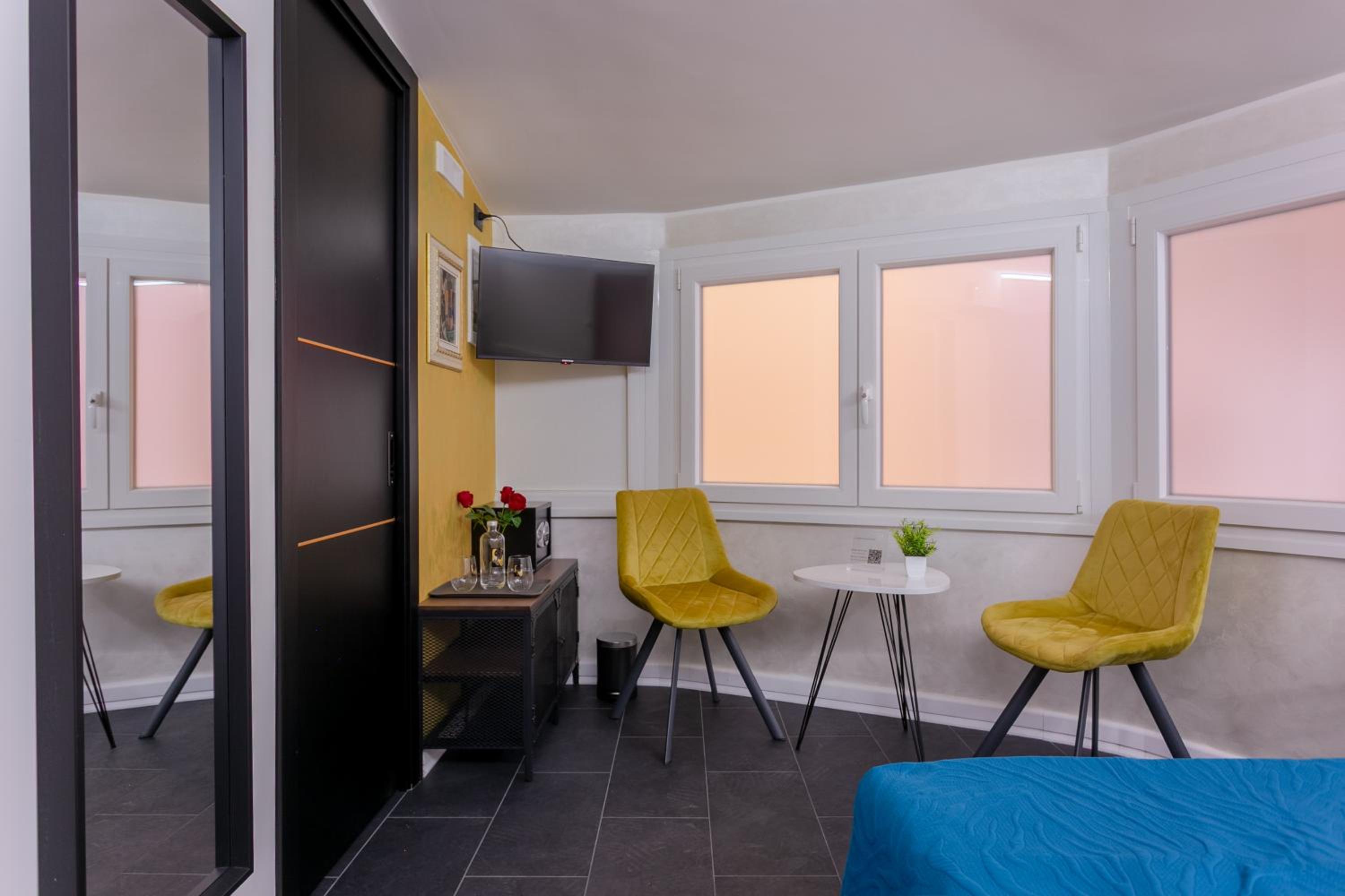 Le Regine - Home suites - Adult Only