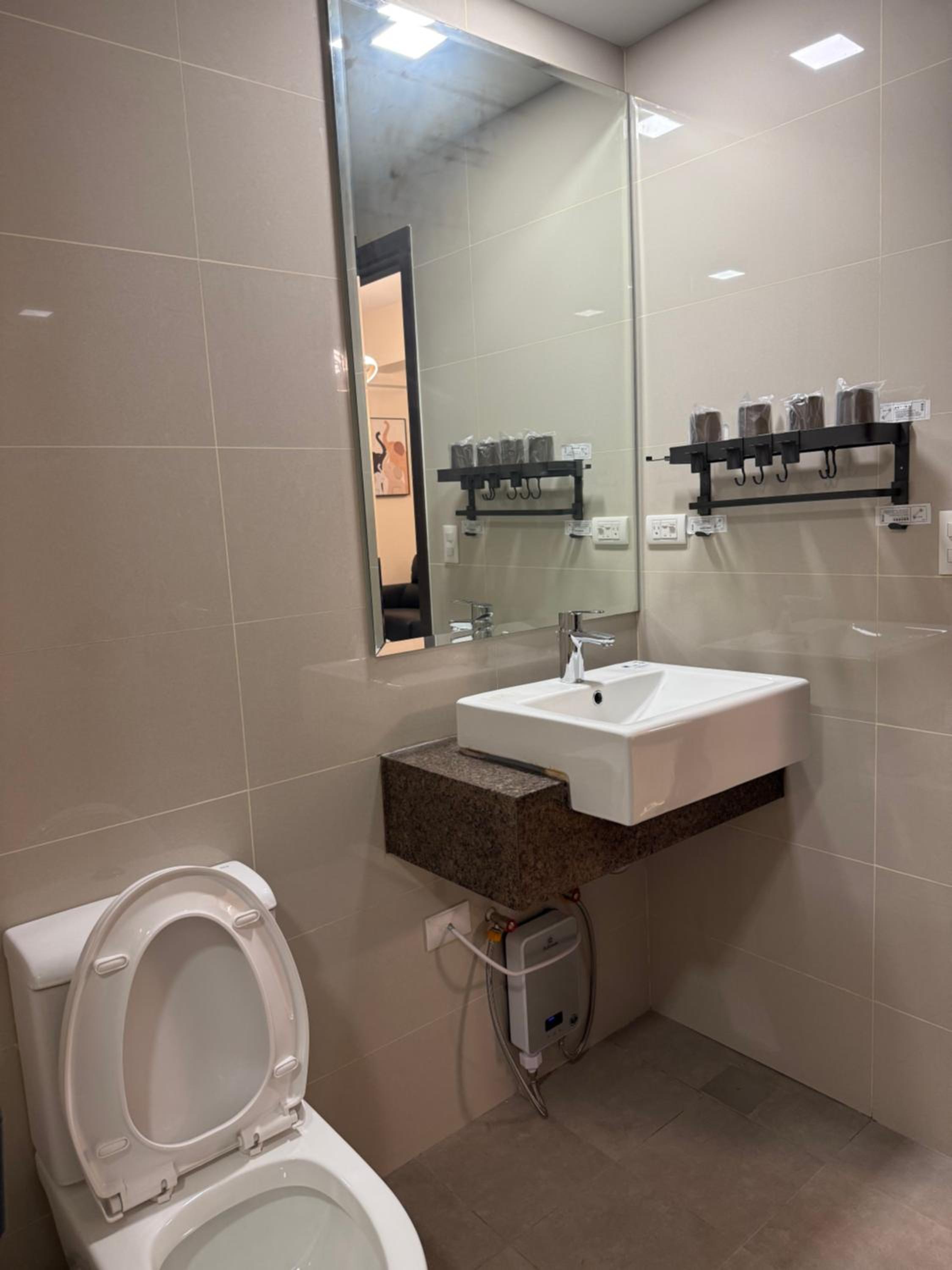 Luxurious Modern Cozy Manila Bayview Pool View 1 2 3 Bedrooms Near Manila Airports Okada Solaire MOA