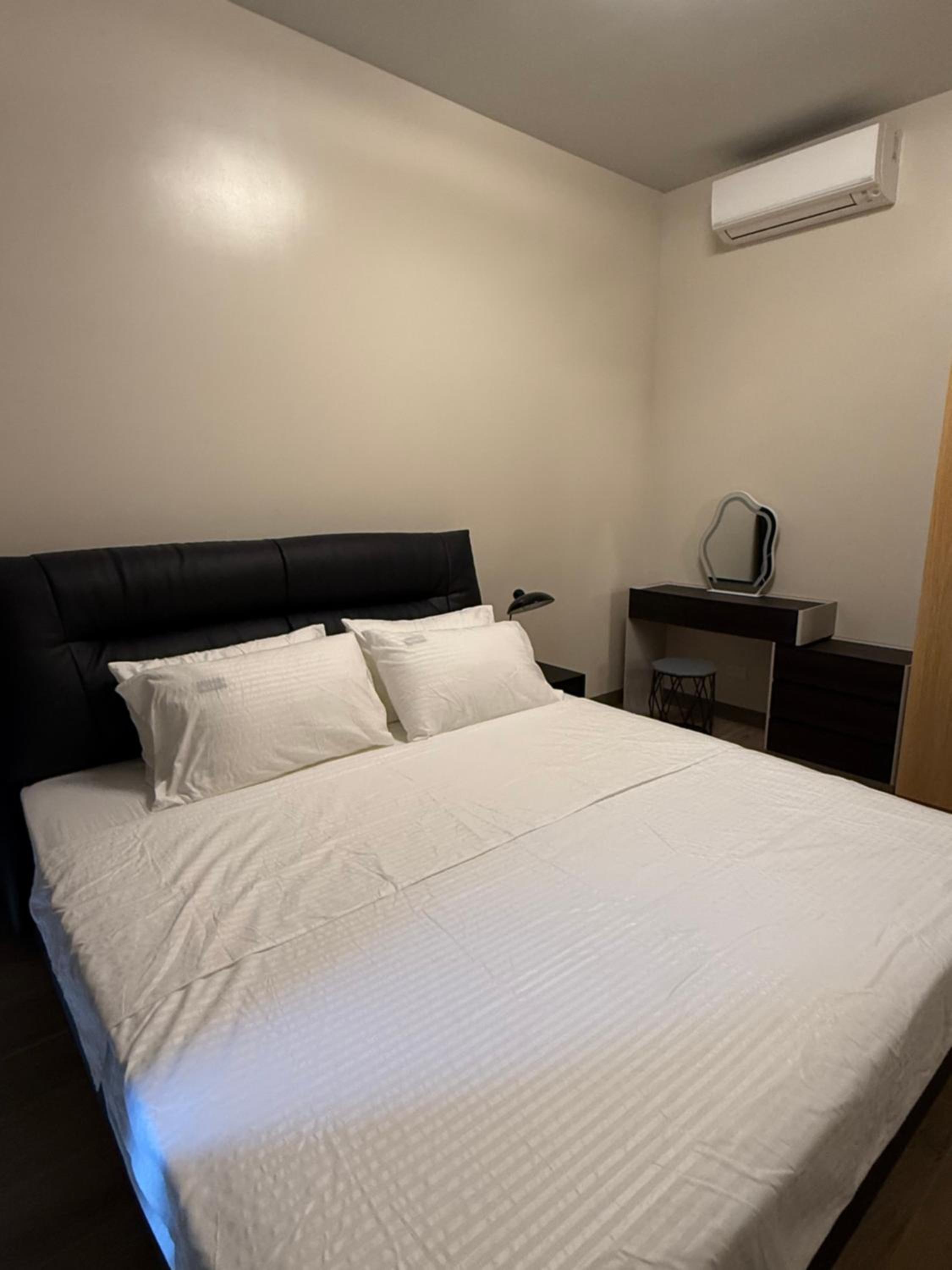 Luxurious Modern Cozy Manila Bayview Pool View 1 2 3 Bedrooms Near Manila Airports Okada Solaire MOA