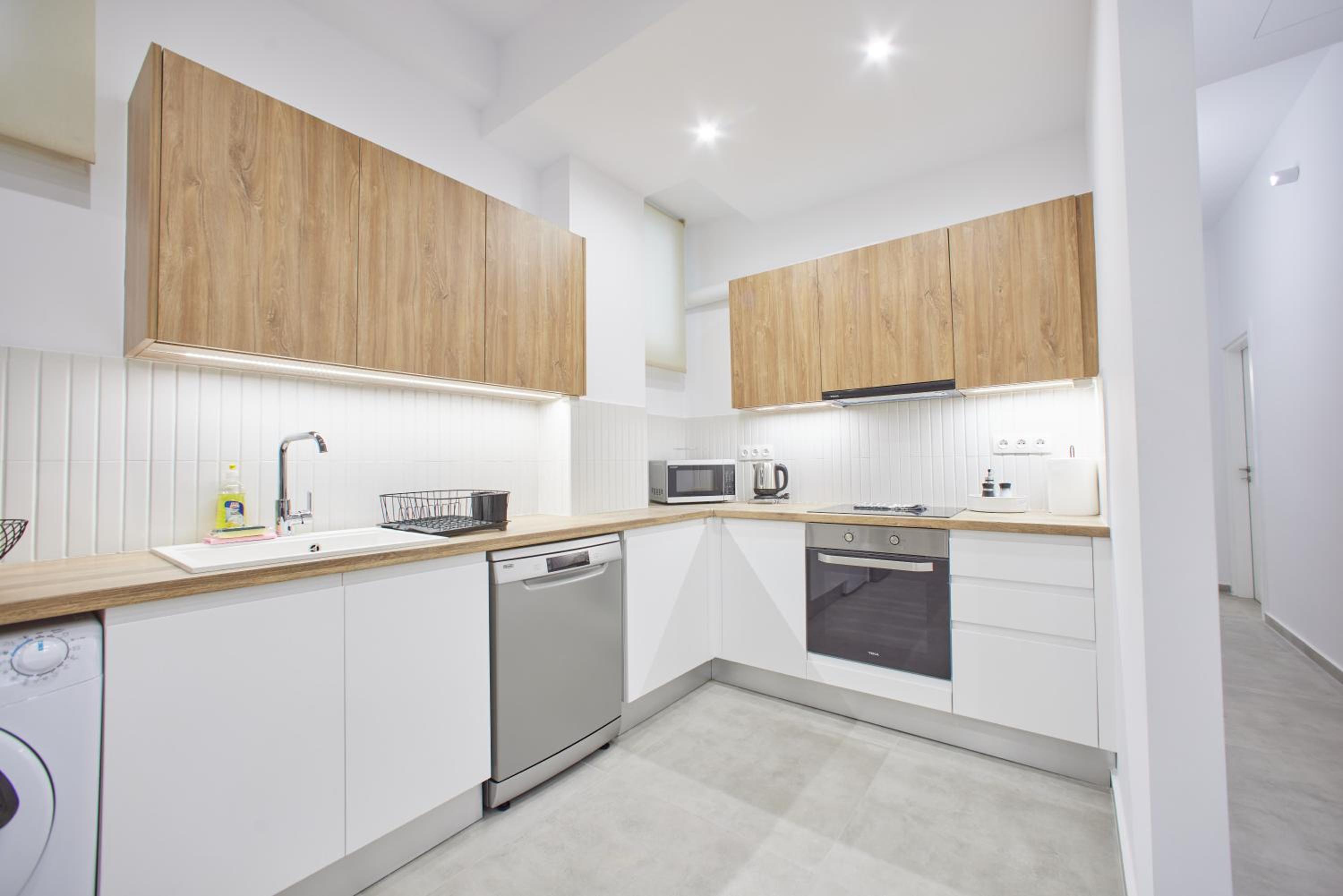 ARIS Kallithea- Big & Bright 3 Bedroom Apartment