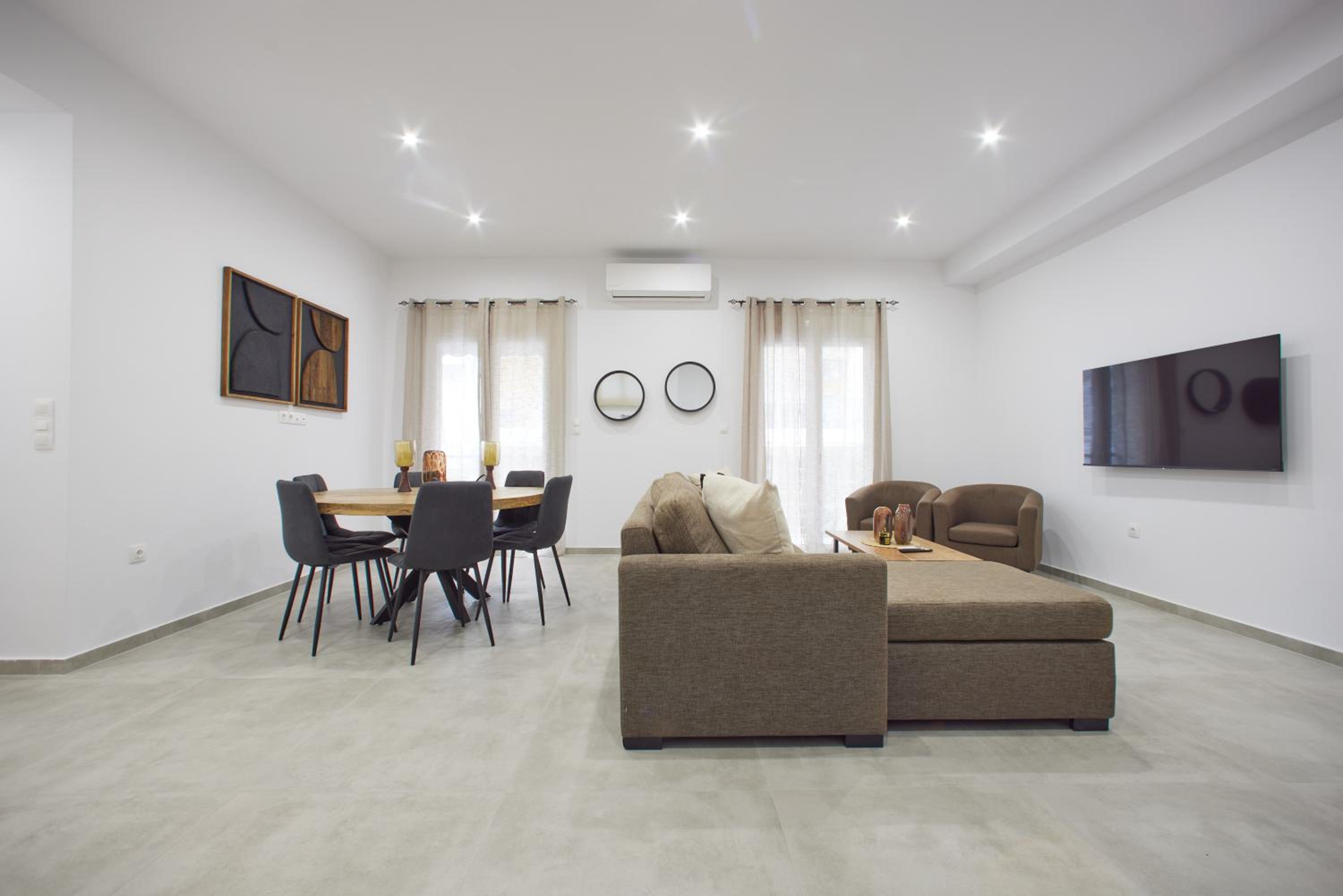 ARIS Kallithea- Big & Bright 3 Bedroom Apartment