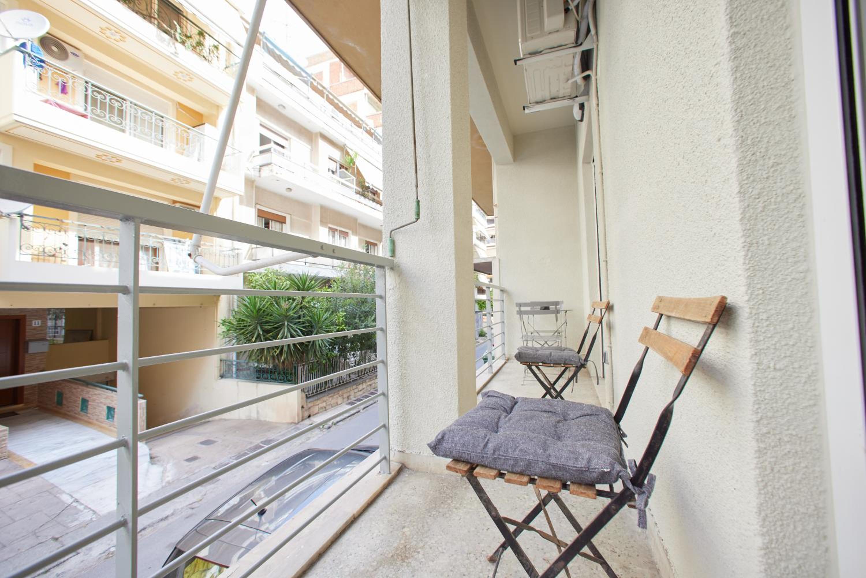 ARIS Kallithea- Big & Bright 3 Bedroom Apartment