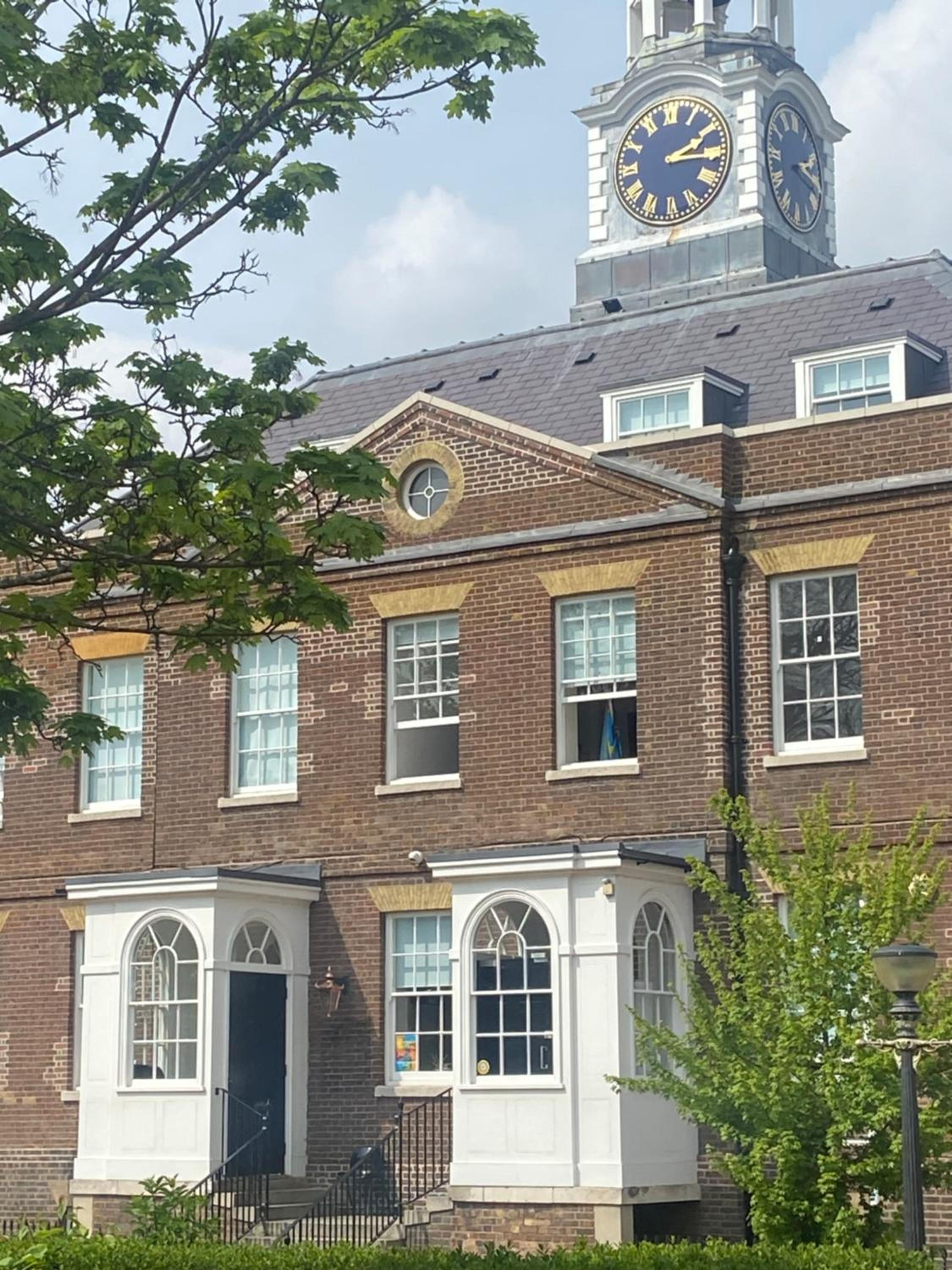 Listed building close to River Thames