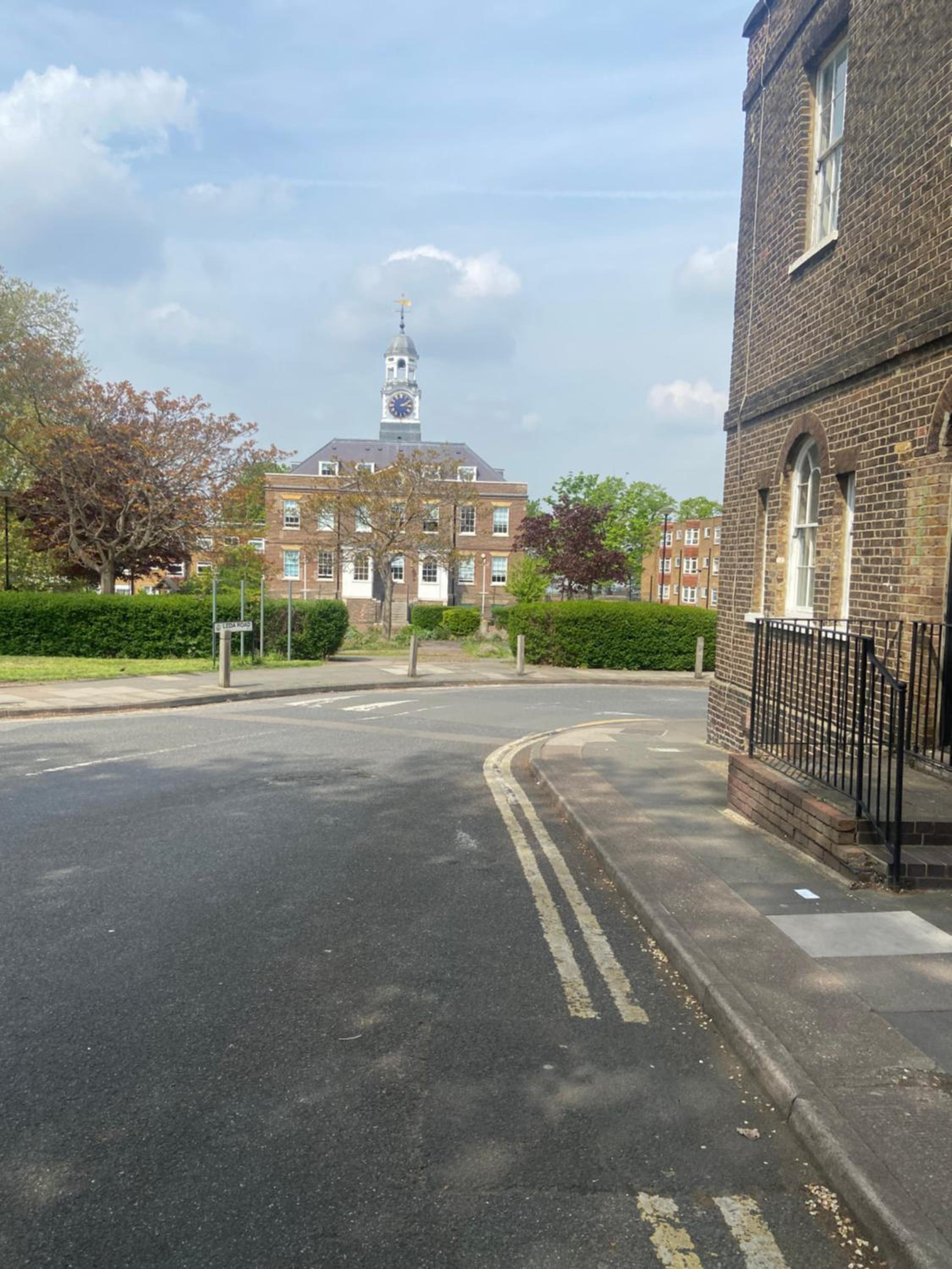 Listed building close to River Thames