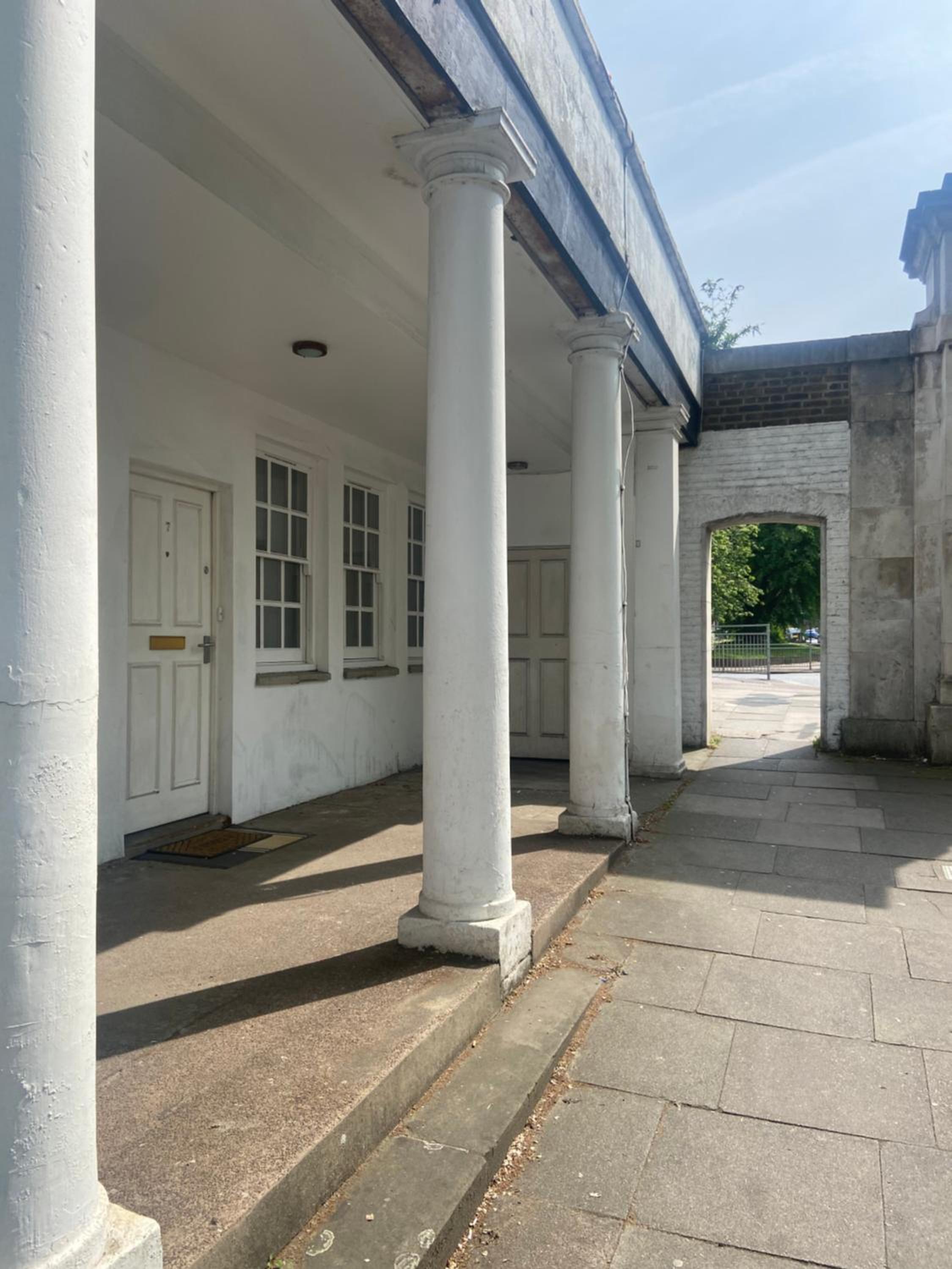 Listed building close to River Thames