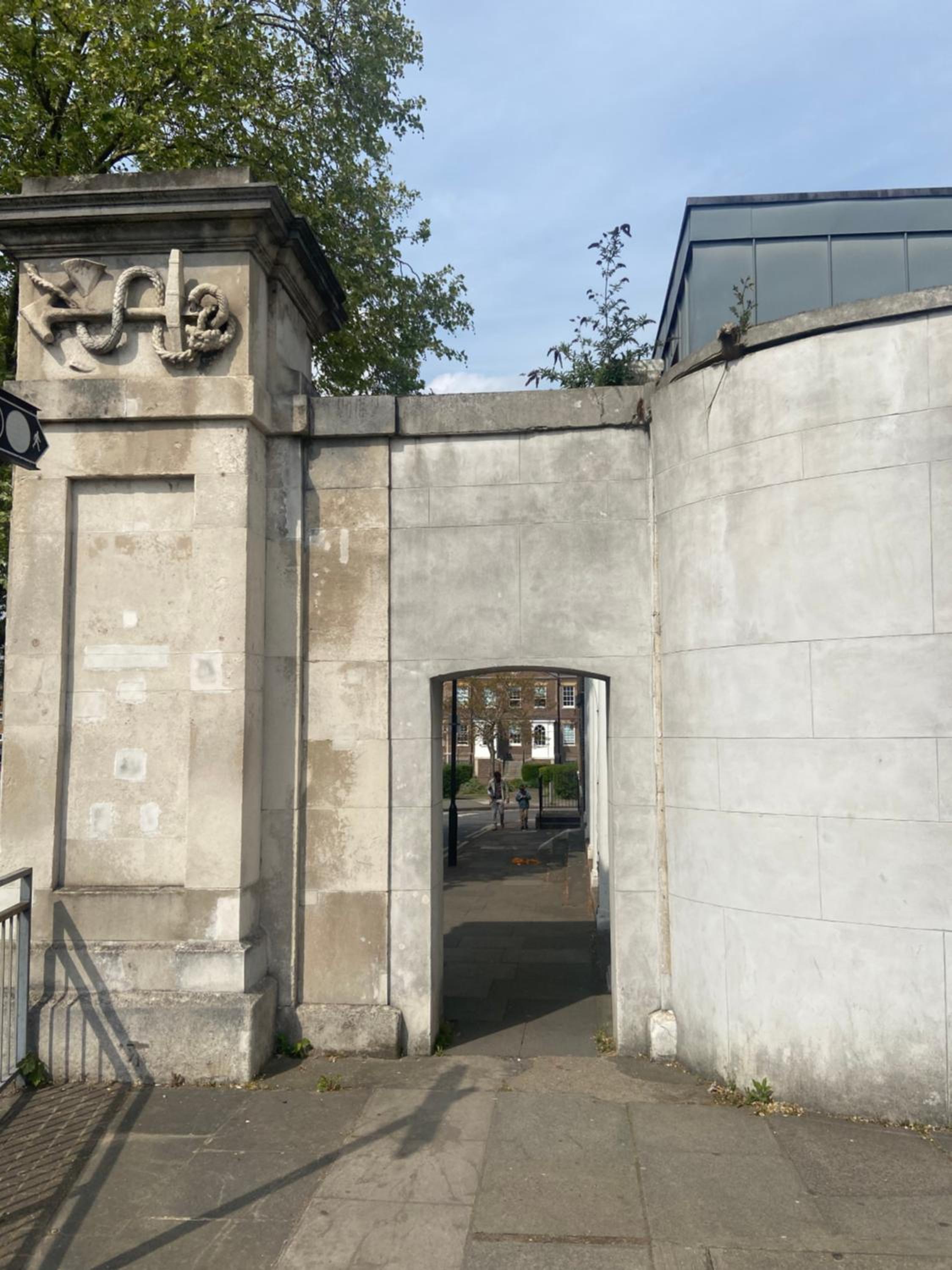 Listed building close to River Thames
